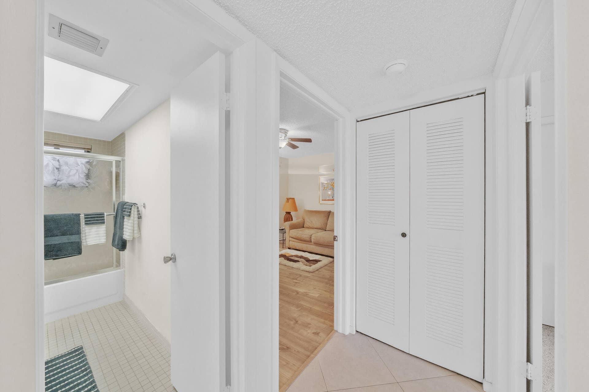 14 Foyer (2)