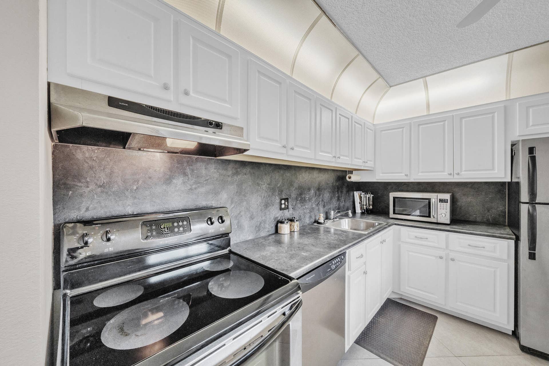 6 Kitchen (1)