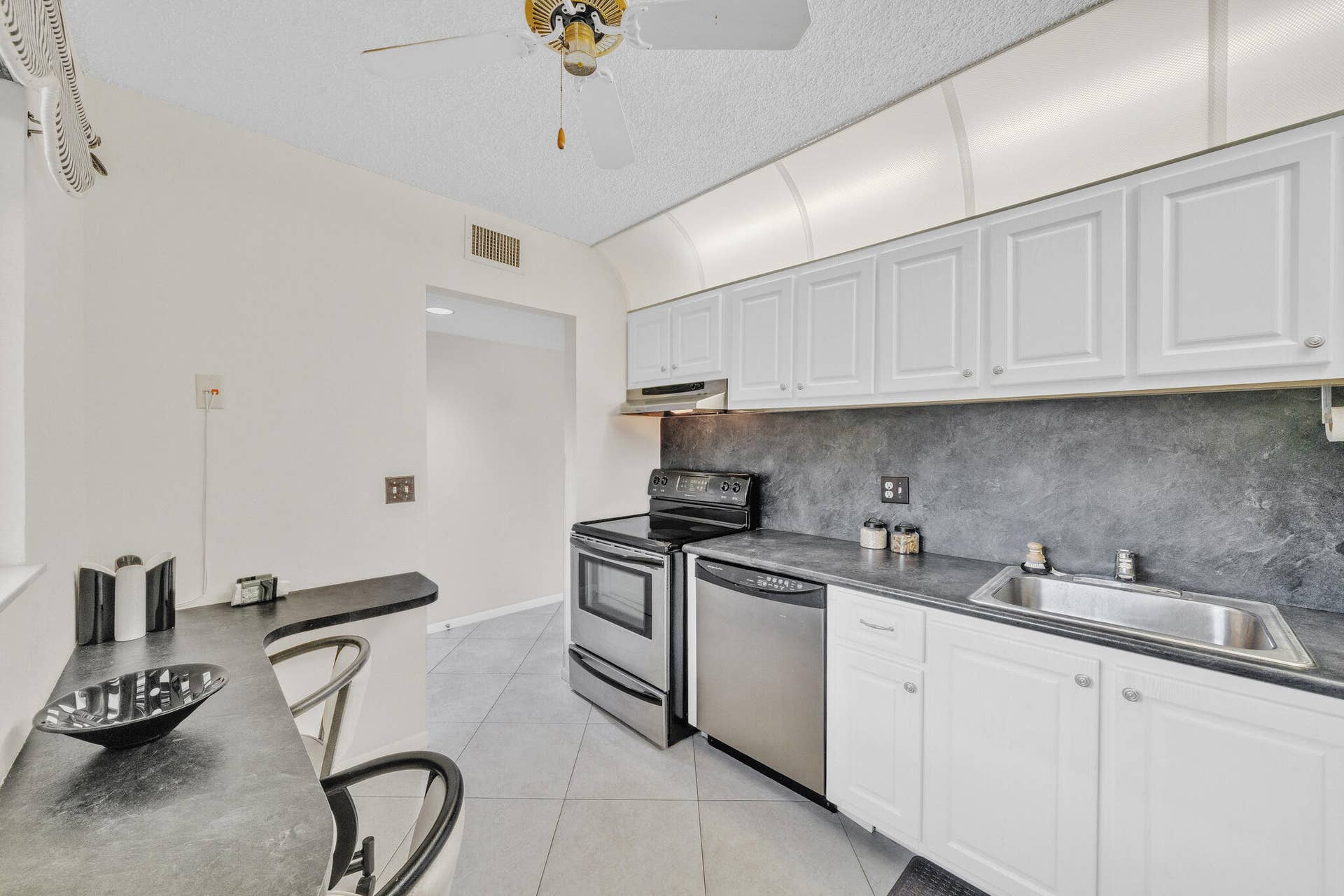 6 Kitchen (2)
