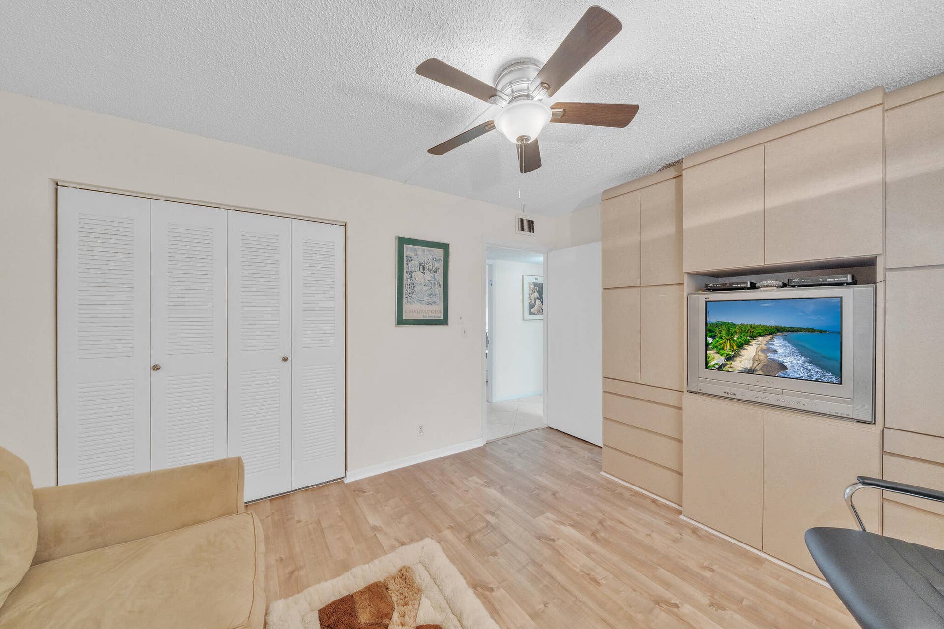 Guest bedroom