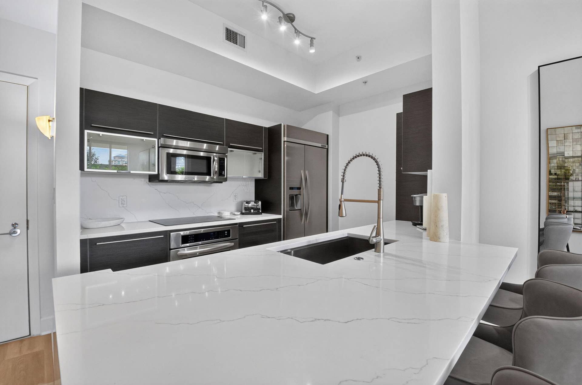 Extended Breakfast Bar & Kitchen