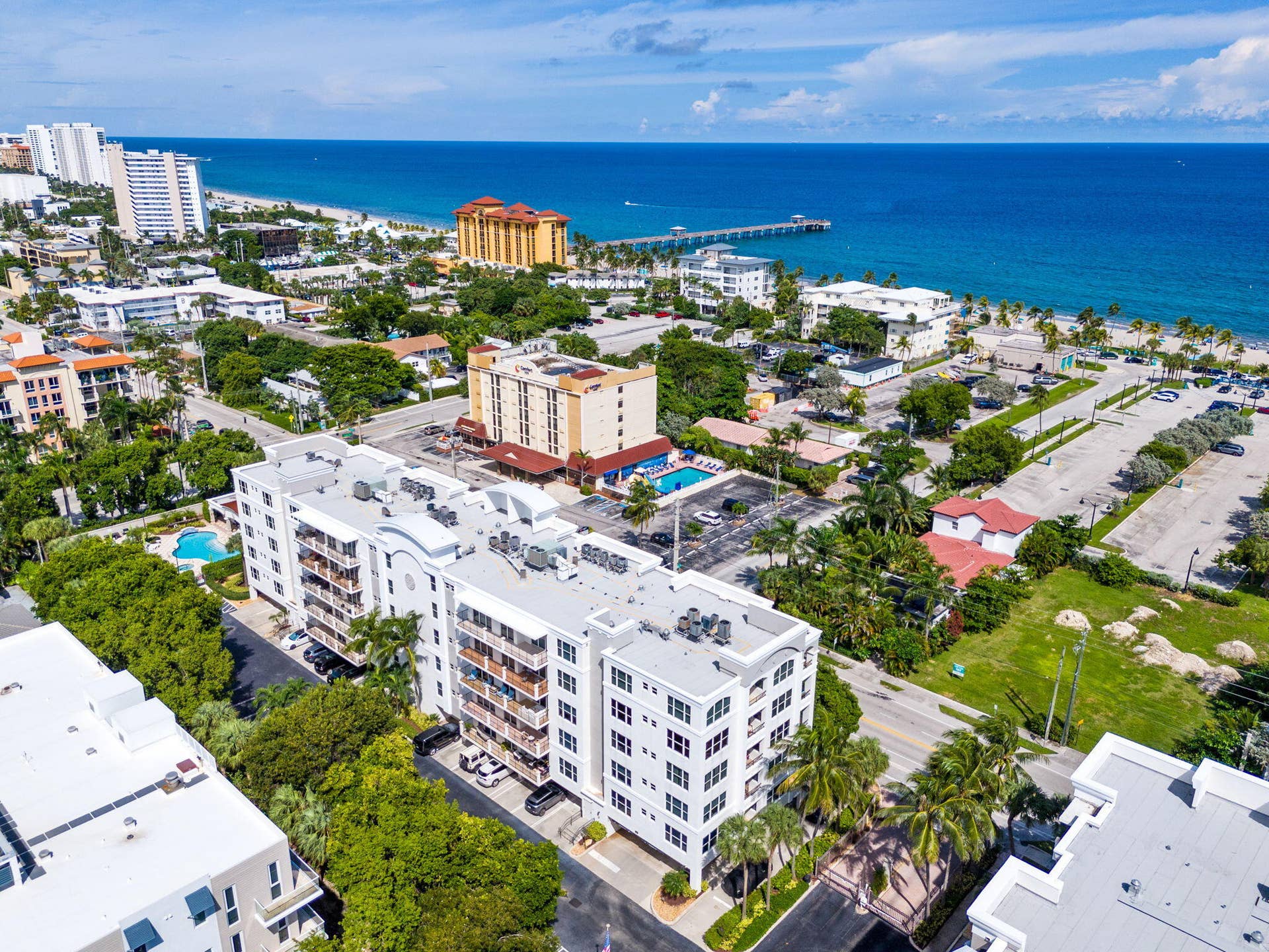 101 SE 20 Avenue, Deerfield Beach, FL 33441 42-web-or-mls-DJI_20261006143714_0860_D