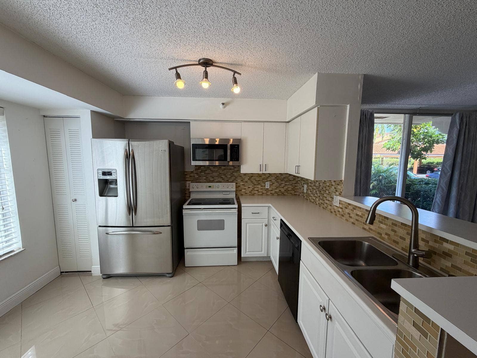 123 Yacht Club Way, #111, Hypoluxo, FL 33462 3333
