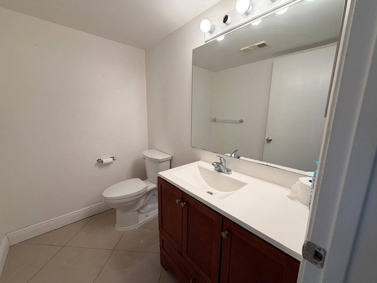 123 Yacht Club Way, #111, Hypoluxo, FL 33462 9999