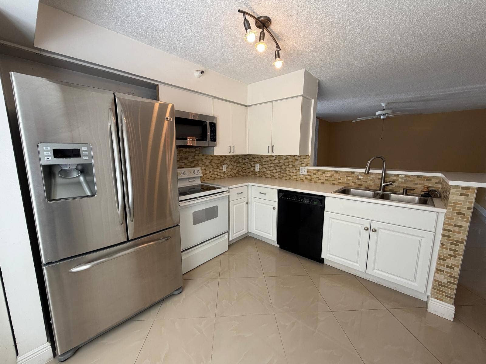 123 Yacht Club Way, #111, Hypoluxo, FL 33462 2222