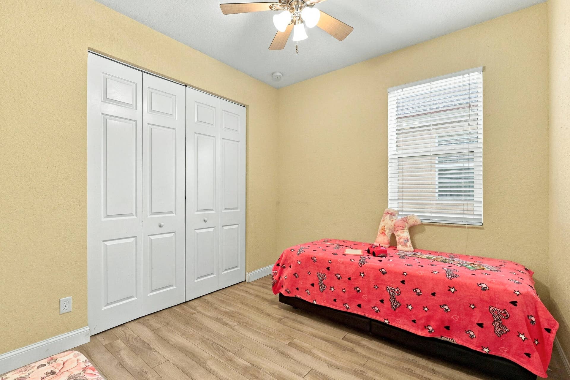 Secondary Bedroom with Closet and Ceiling Fan