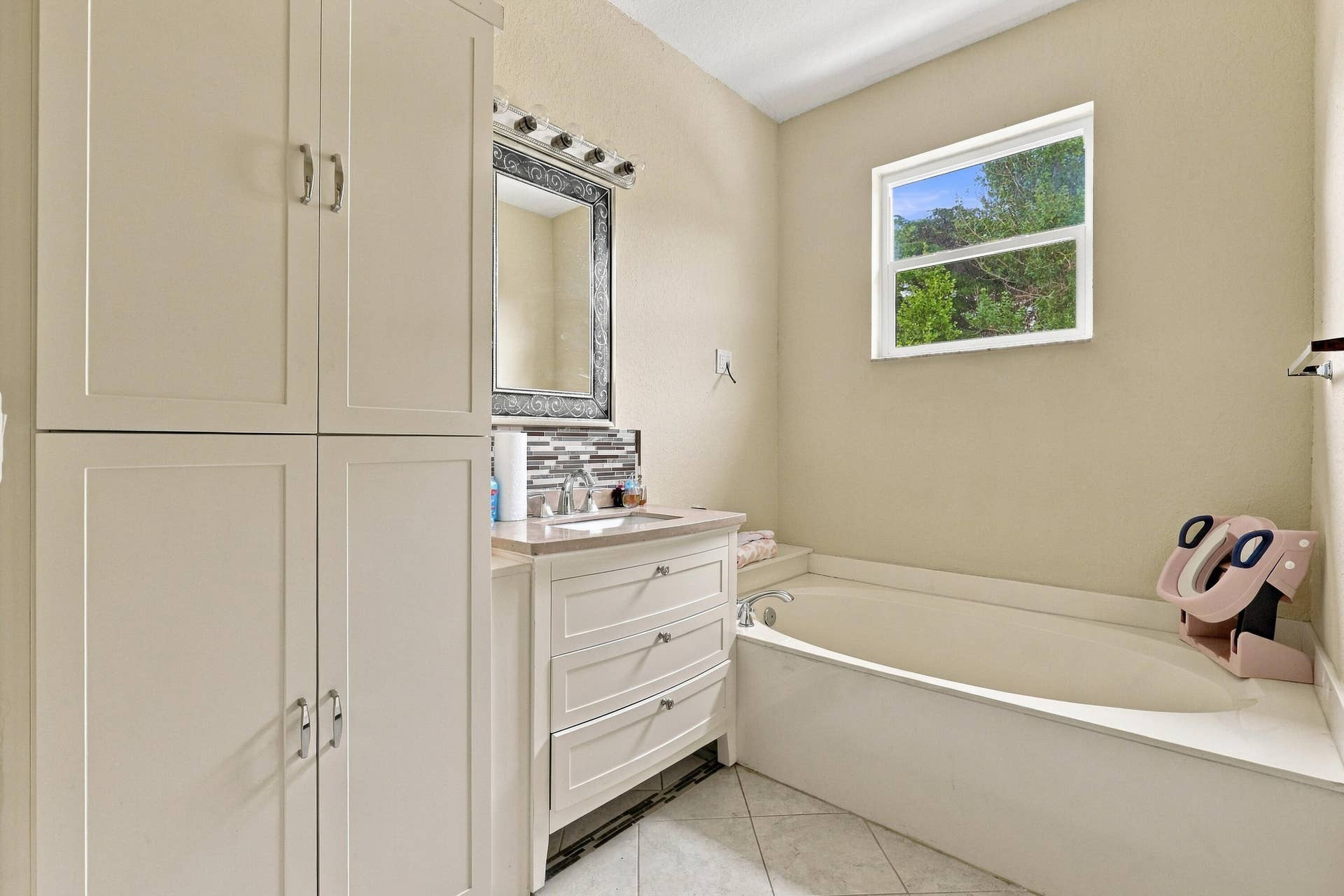Primary Suite with Soaking Tub