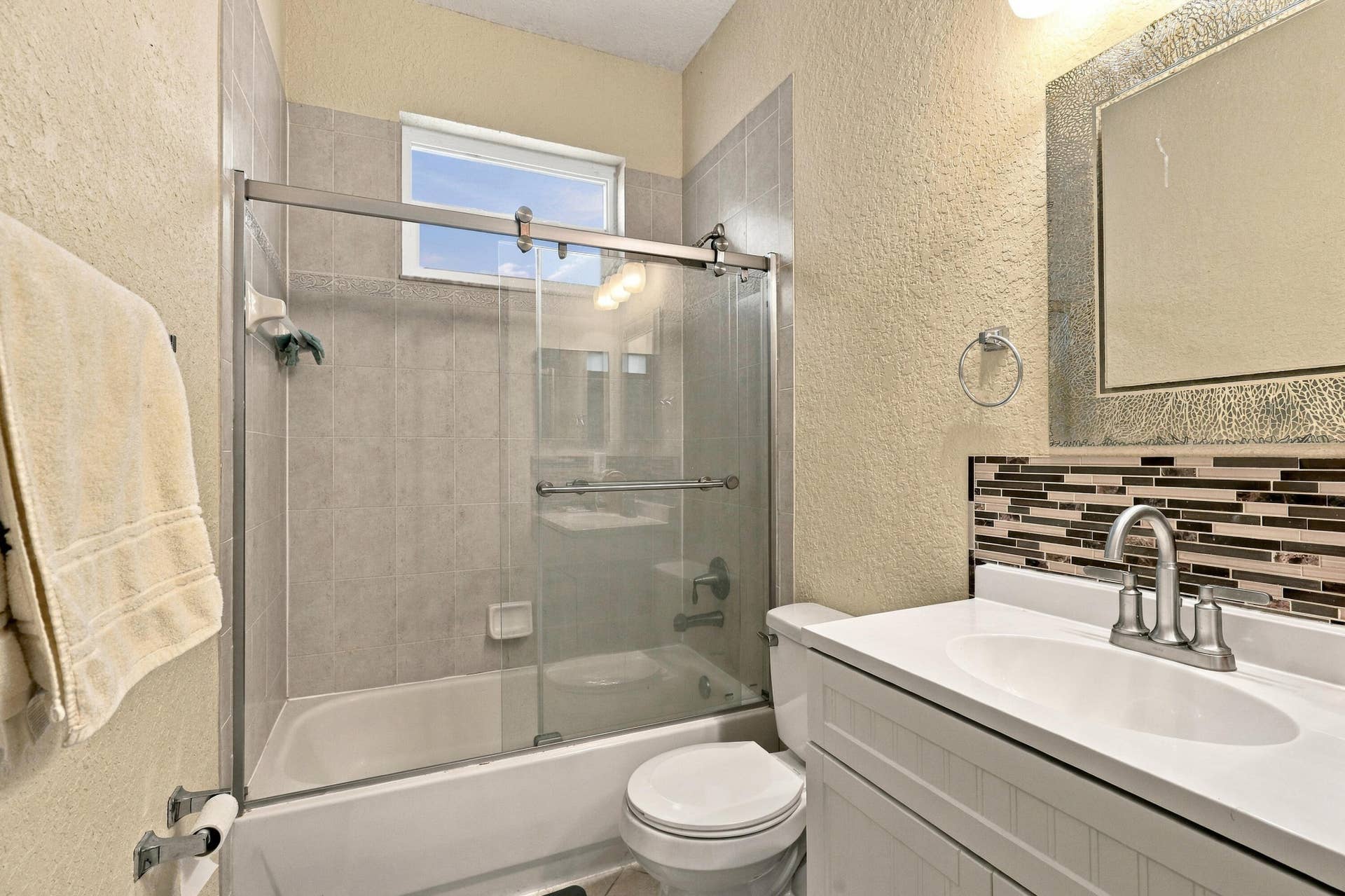 Single Bathroom with Tub and Shower