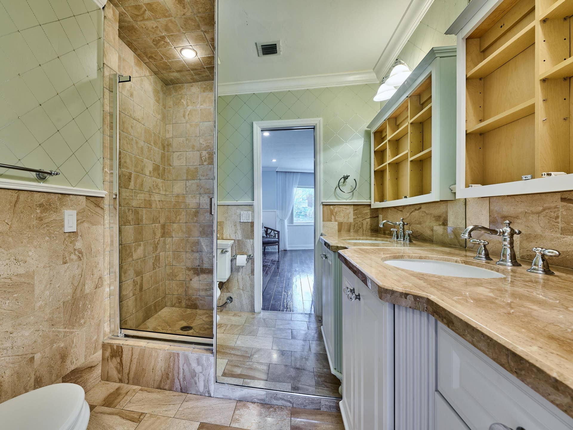 en-suite bathroom.