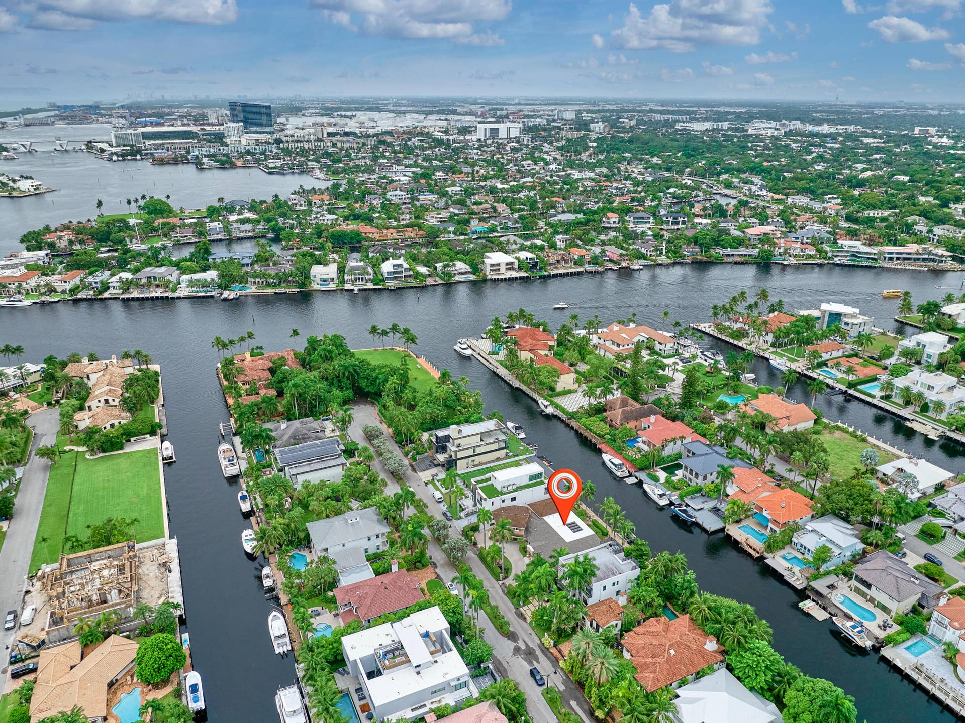 Several houses off of the New River