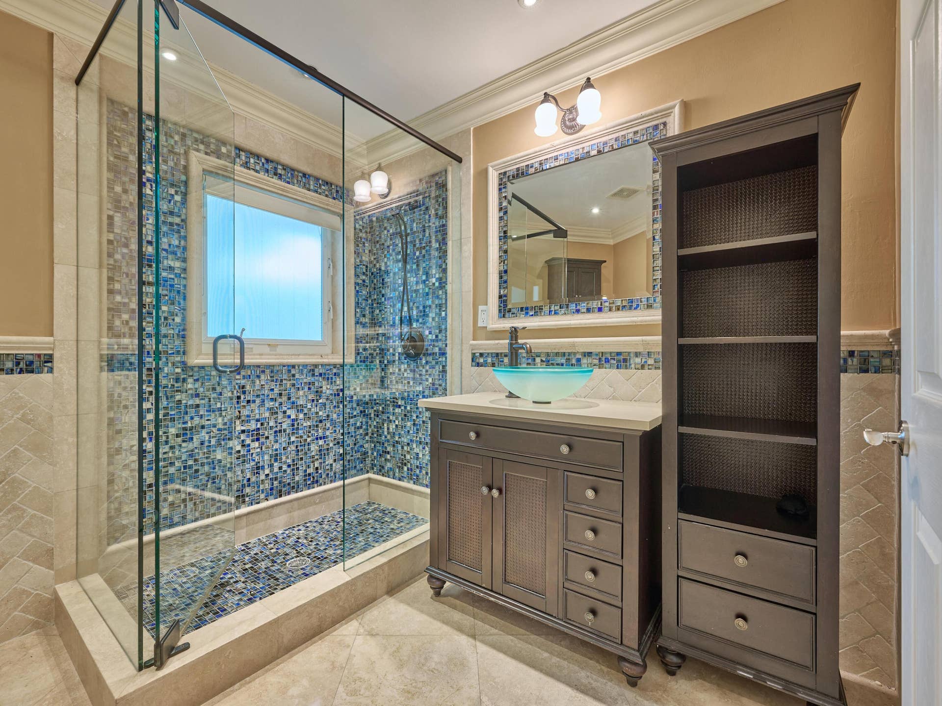 3rd bathroom-guest