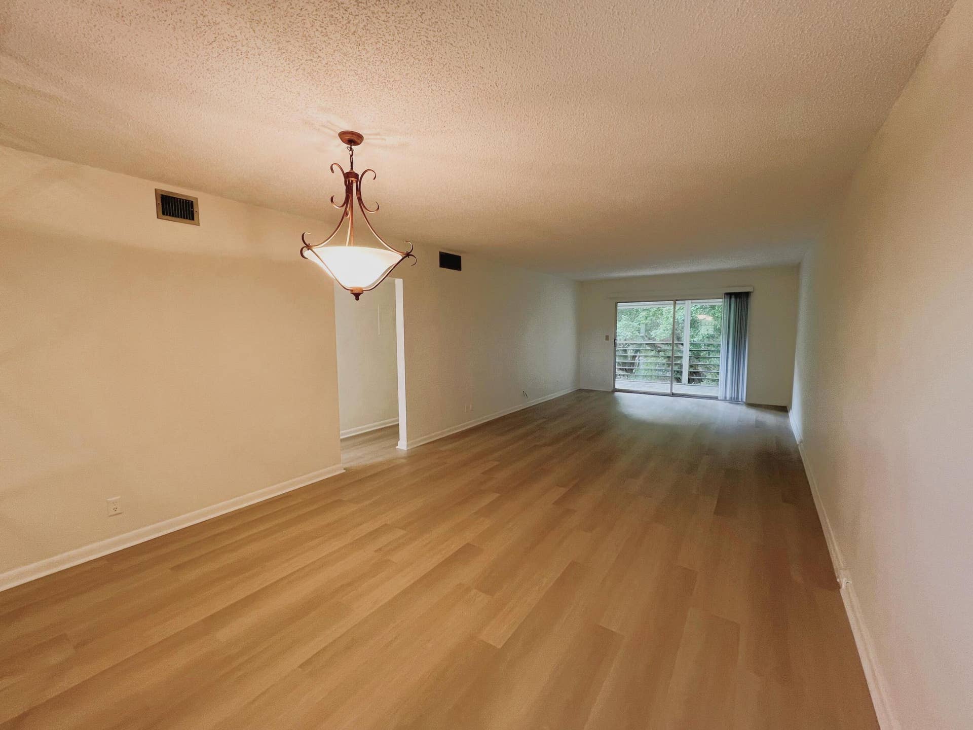 2403 Antigua Circle, #J4, Coconut Creek, FL 33066 DINING/LIVING ROOM