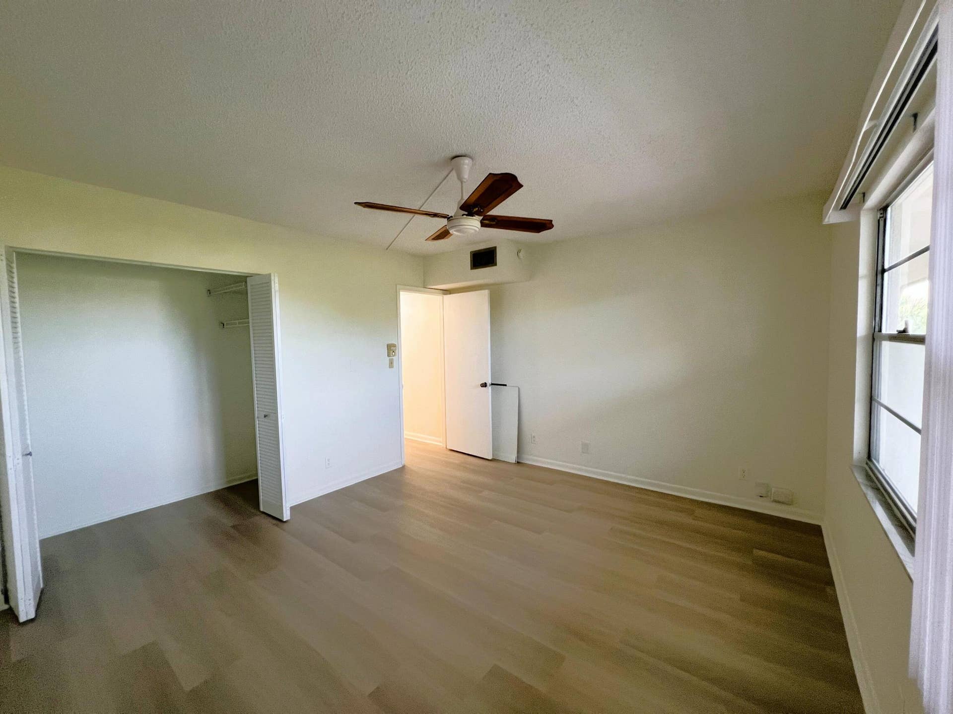 2403 Antigua Circle, #J4, Coconut Creek, FL 33066 GUEST BEDROOM