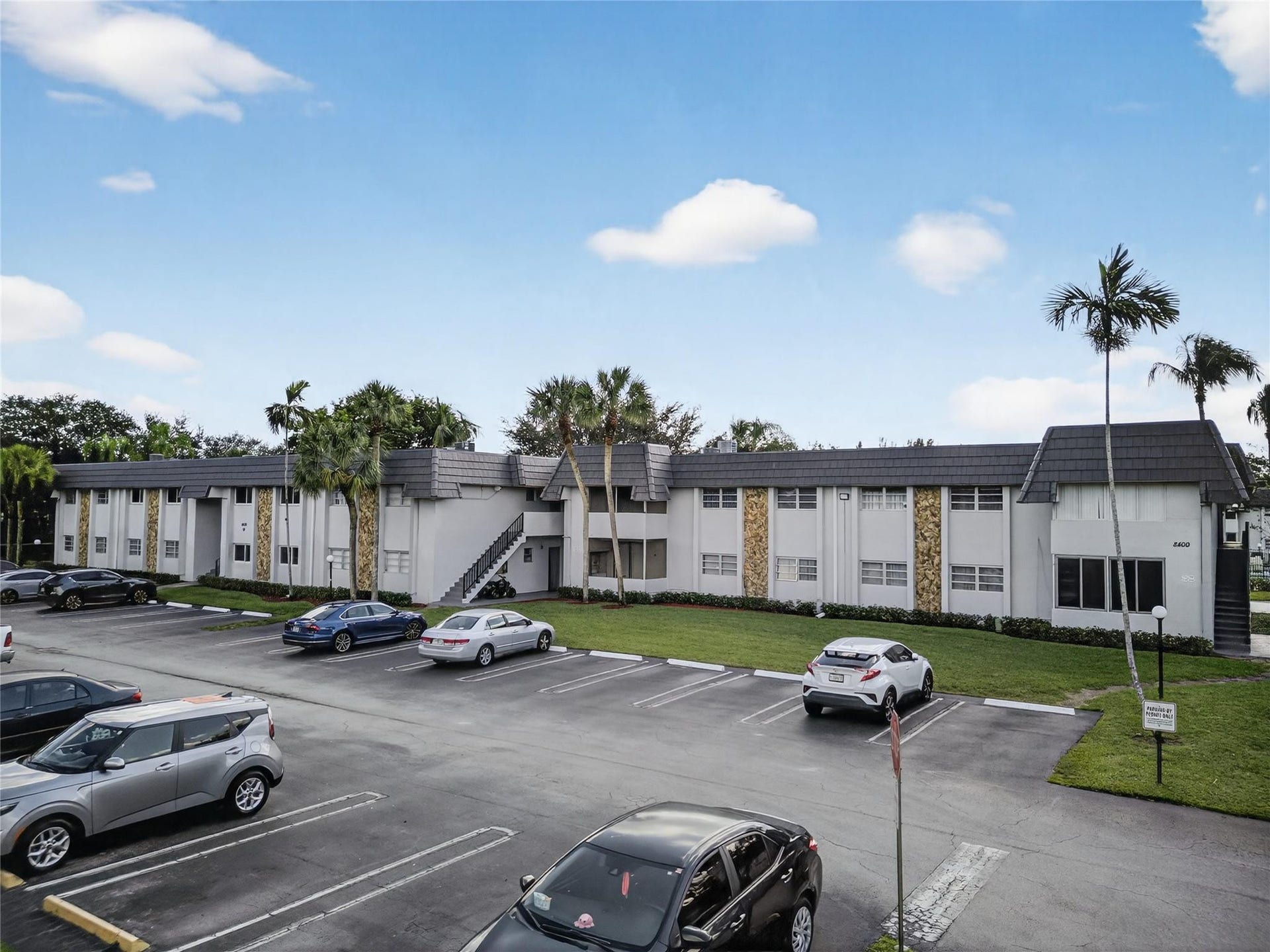 8400 W SAMPLE Road, #203, Coral Springs, FL 33065 Photo 2