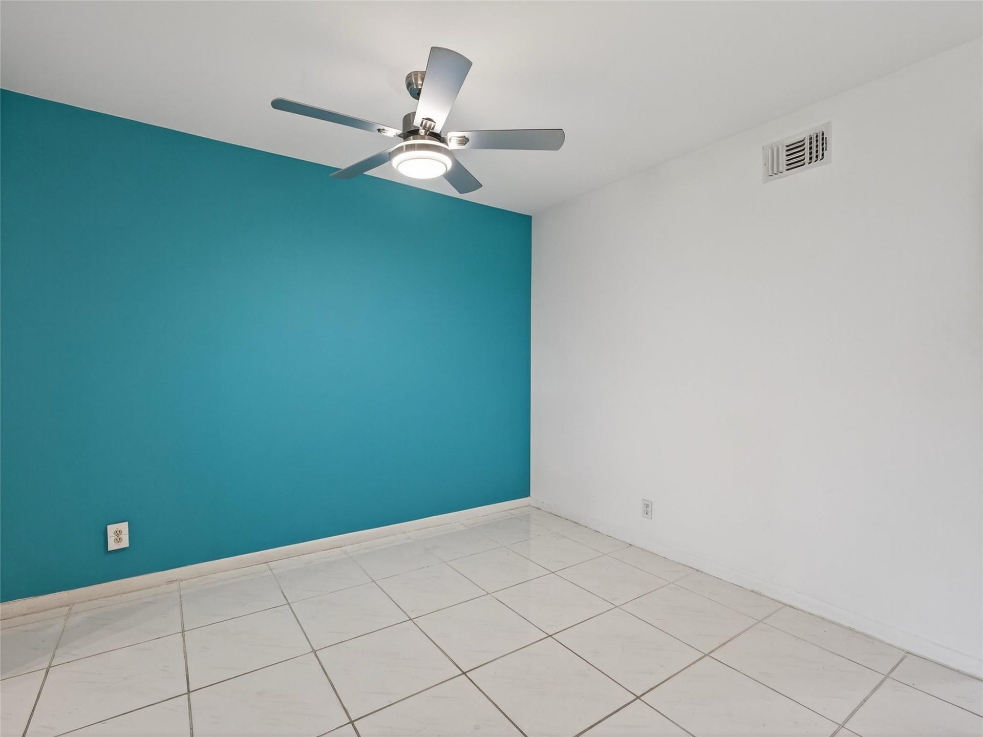 8400 W SAMPLE Road, #203, Coral Springs, FL 33065 Photo 9