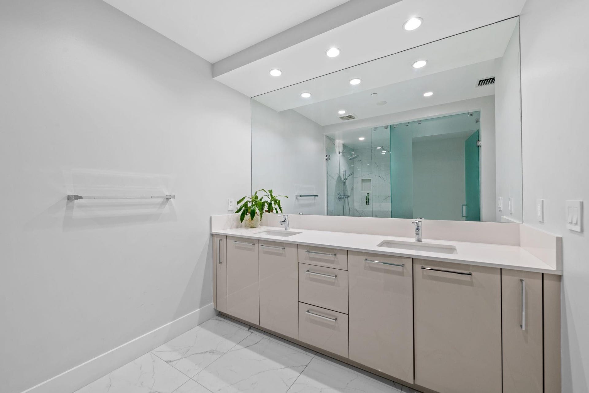 100 E LAS OLAS Boulevard, #2404, Fort Lauderdale, FL 33301 Photo 21