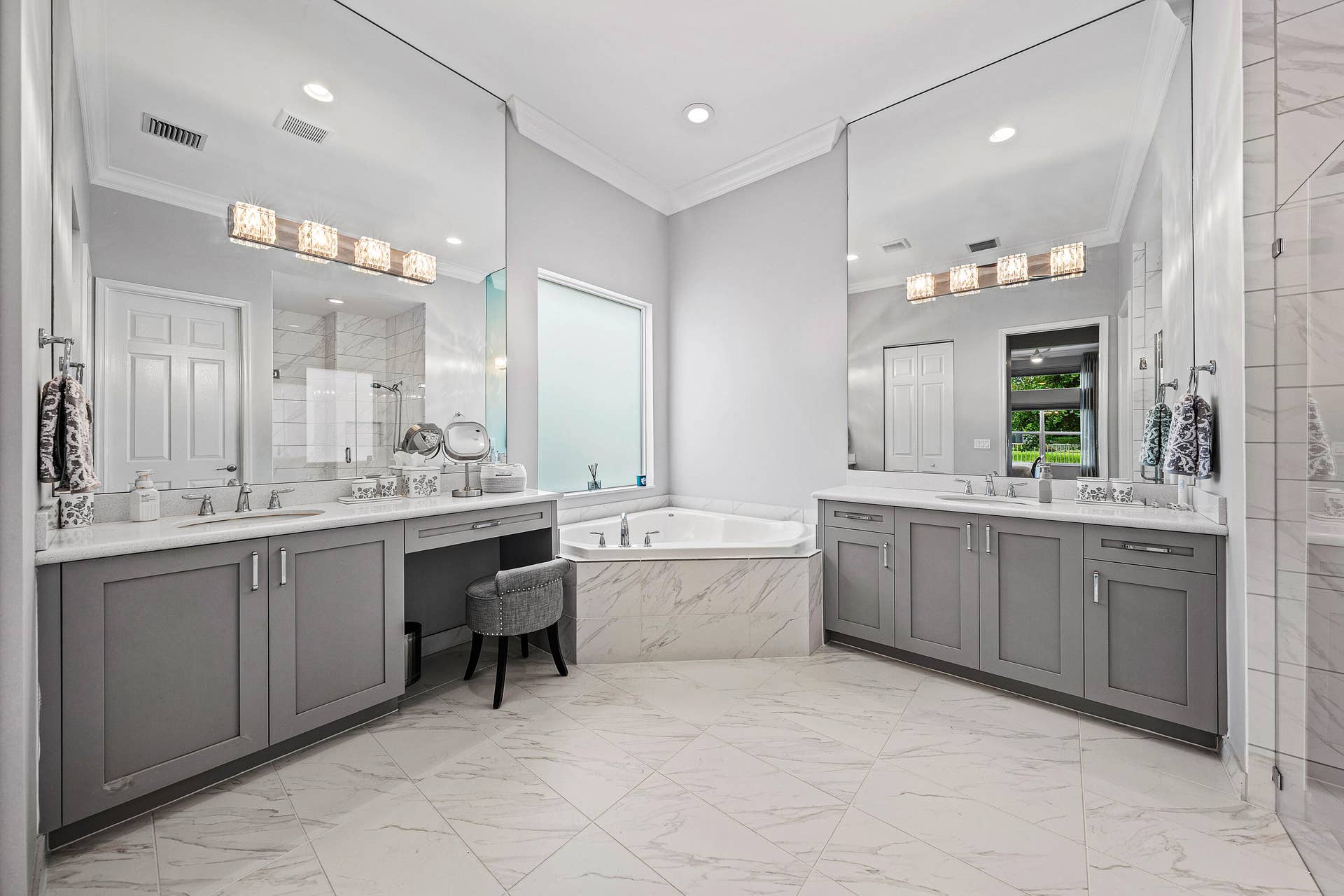 8223 Majestic Mountain Drive, Boynton Beach, FL 33473 Primary Bath