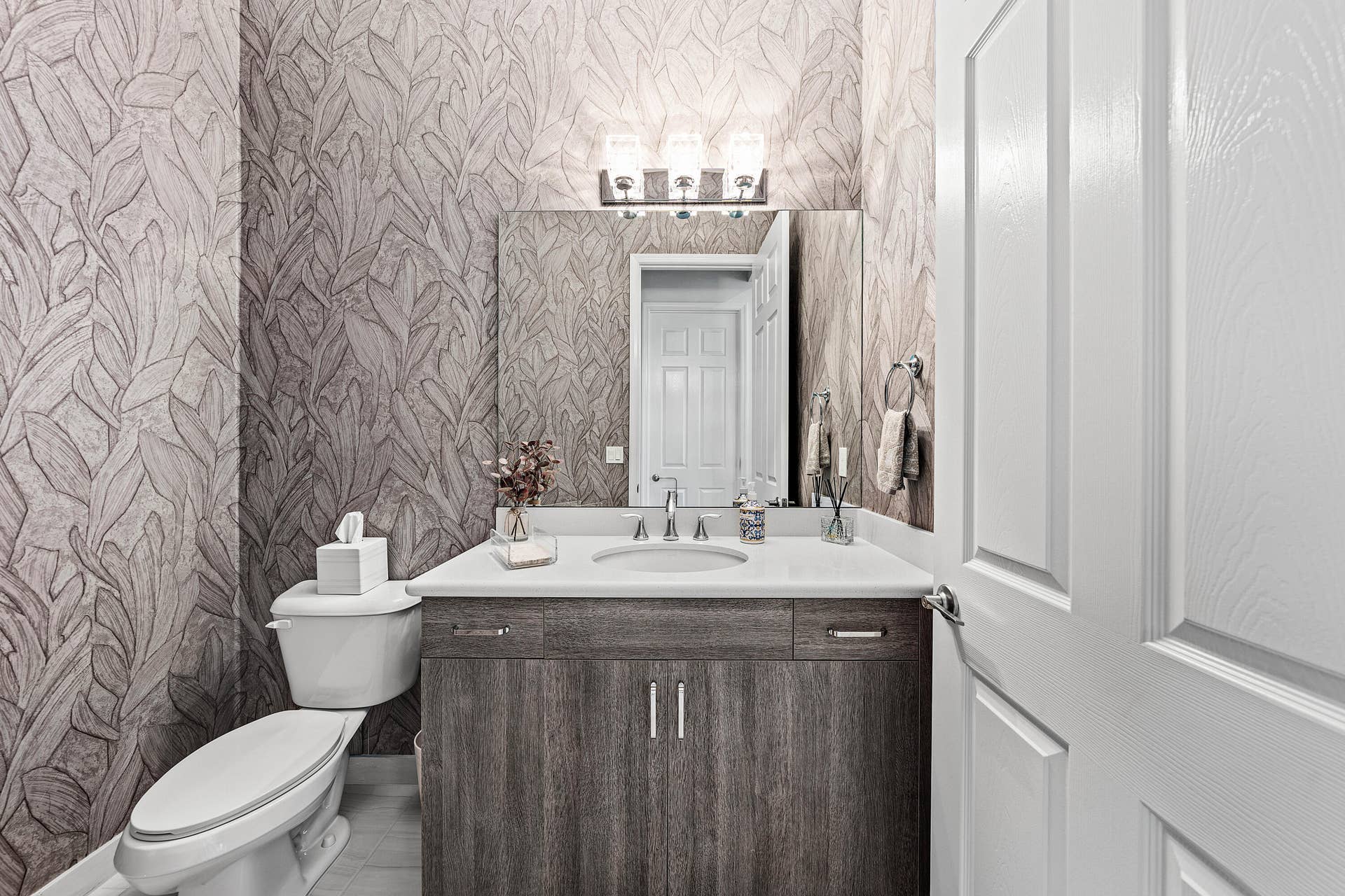 8223 Majestic Mountain Drive, Boynton Beach, FL 33473 Formal Powder Room