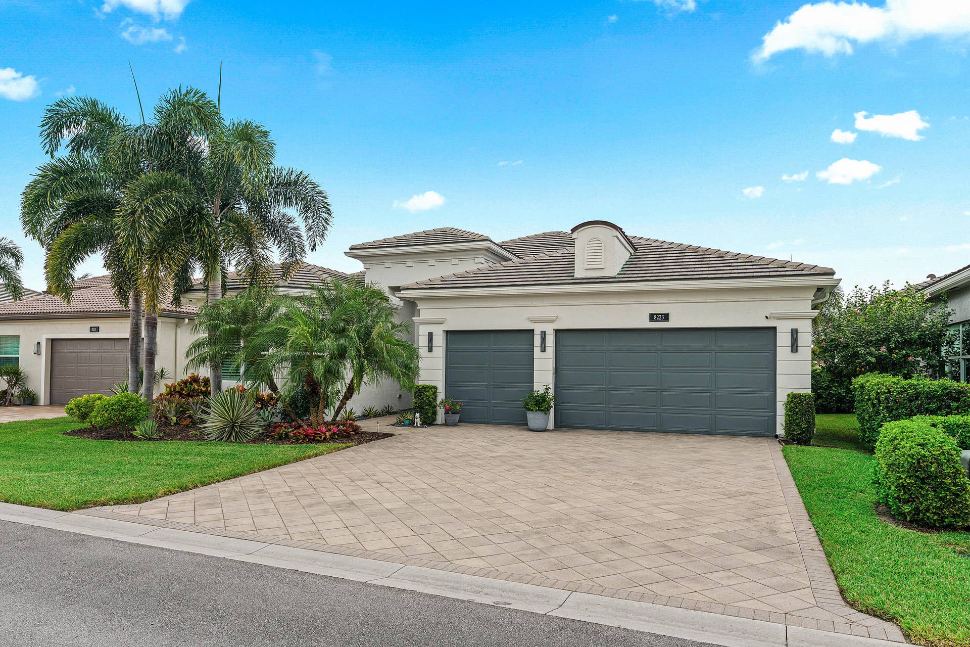 8223 Majestic Mountain Drive, Boynton Beach, FL 33473 Lushly Landscaped Exterior