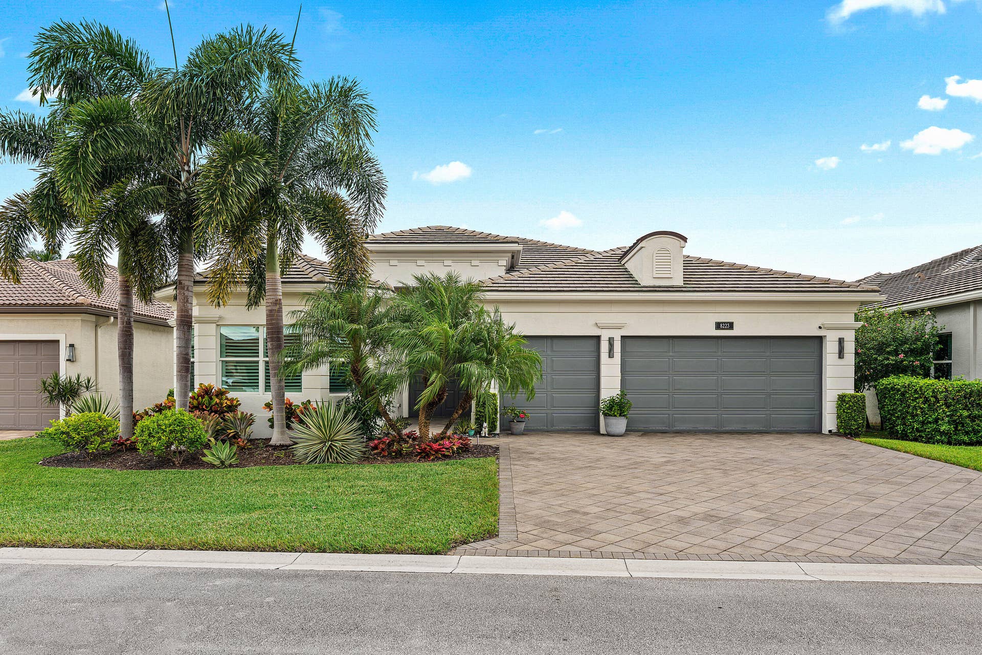 8223 Majestic Mountain Drive, Boynton Beach, FL 33473 Lushly Landscaped Exterior