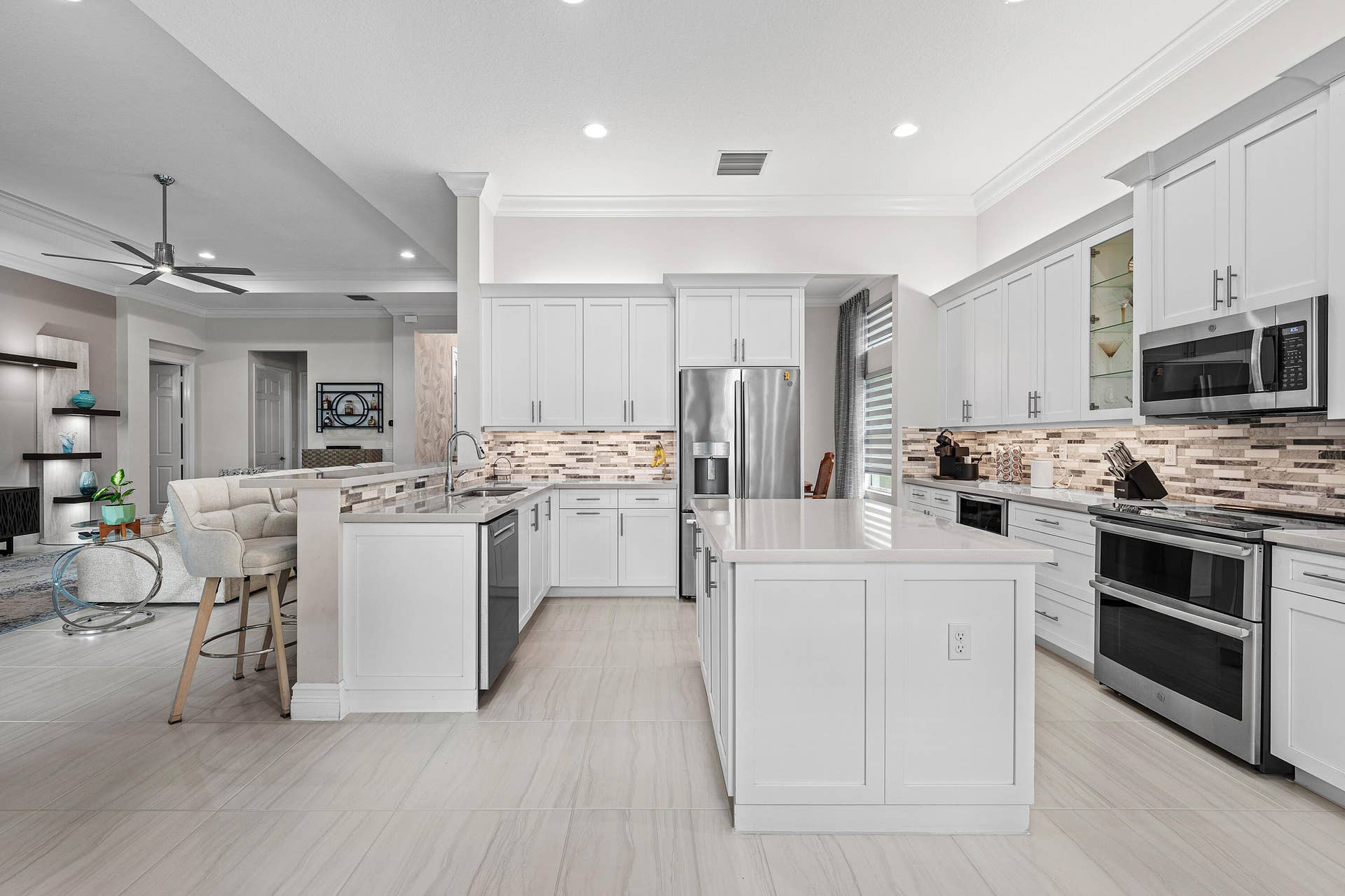 8223 Majestic Mountain Drive, Boynton Beach, FL 33473 Kitchen Has Split Oven
