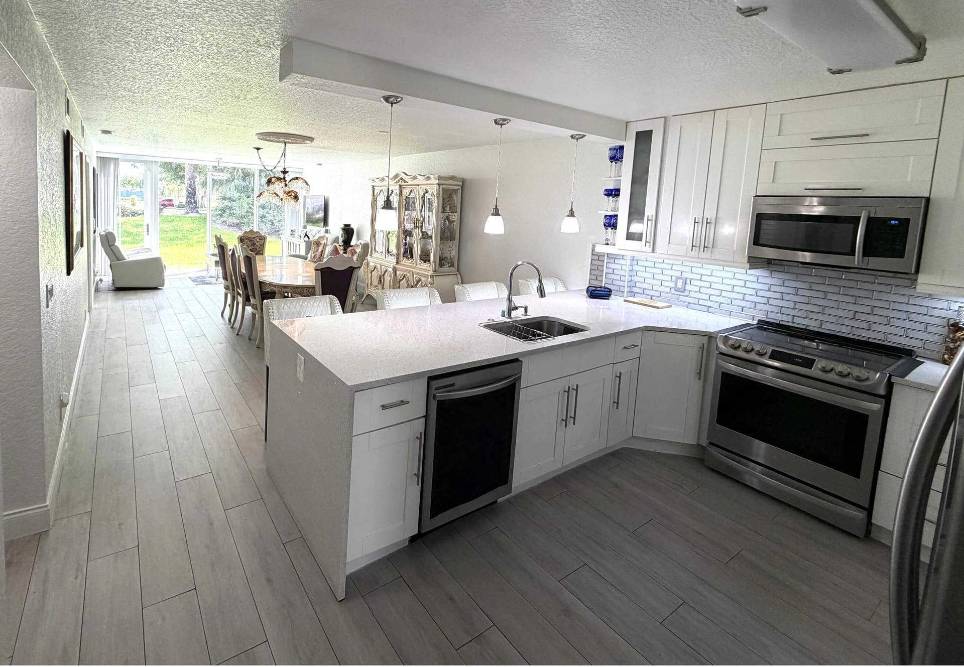 Kitchen / DR
