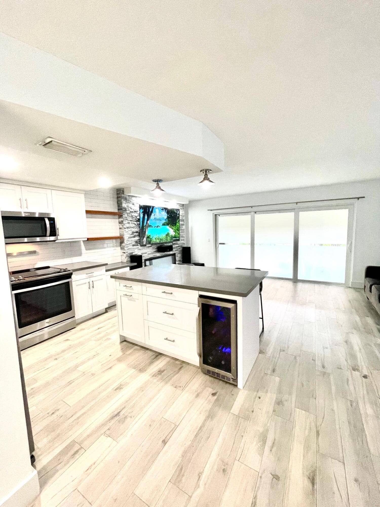 342 Southwind Drive, #123, North Palm Beach, FL 33408 Kitchen view