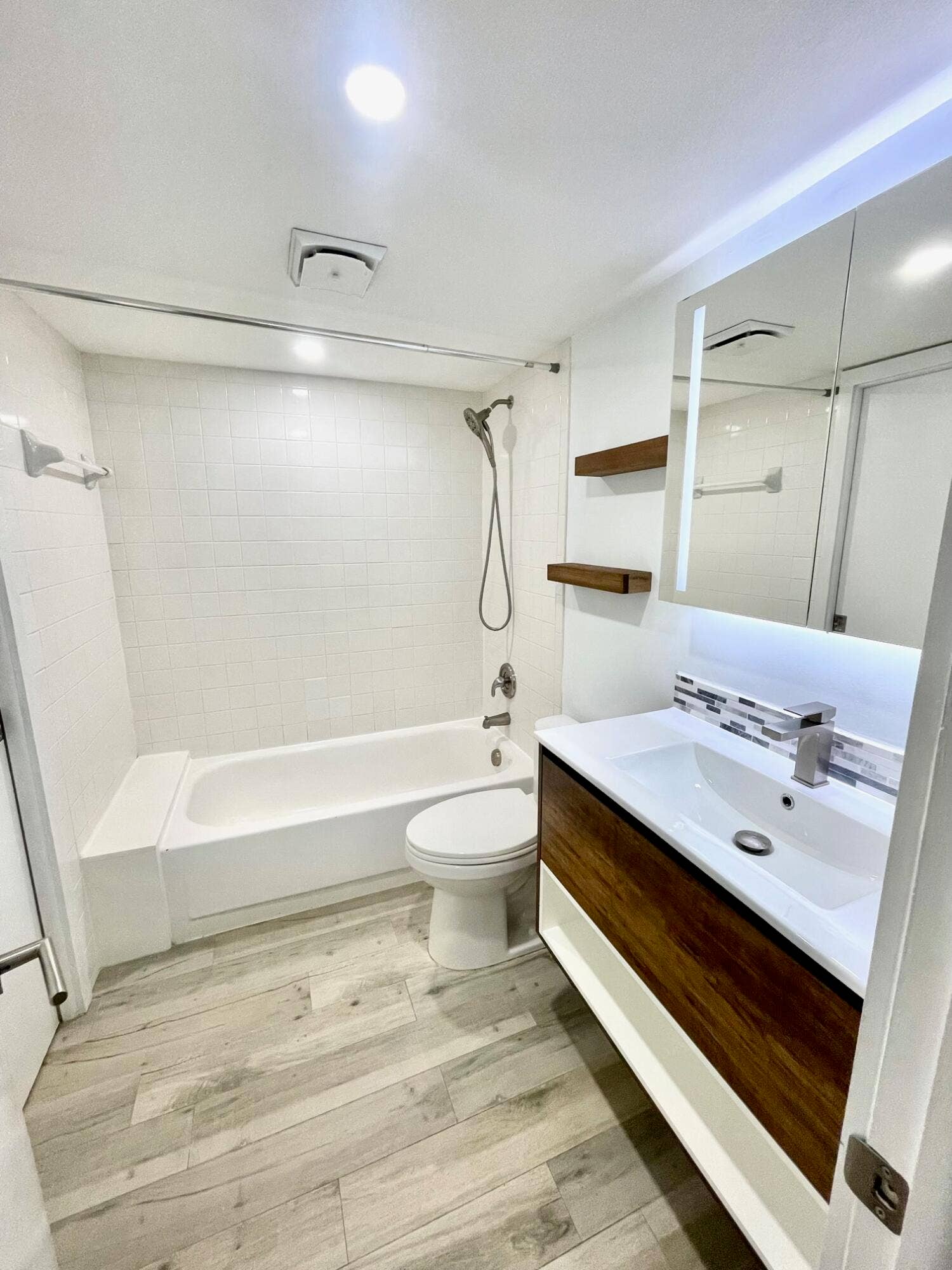 342 Southwind Drive, #123, North Palm Beach, FL 33408 Master Bath
