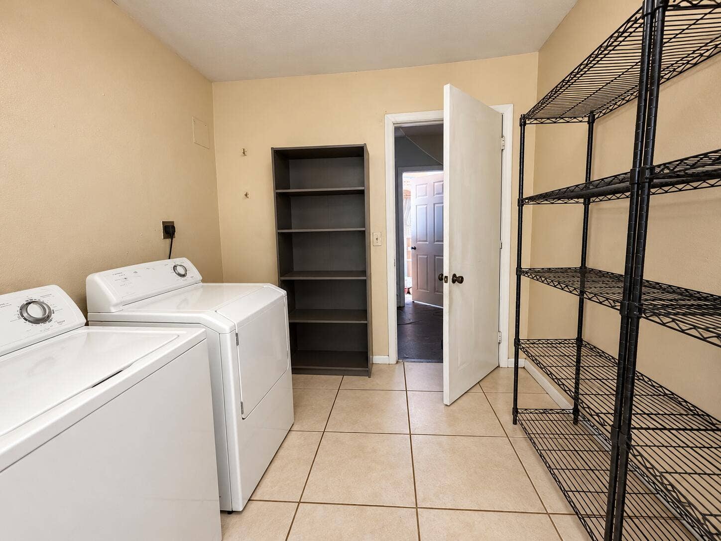 3464 ARTESIAN Drive, Lake Worth, FL 33462 laundry room