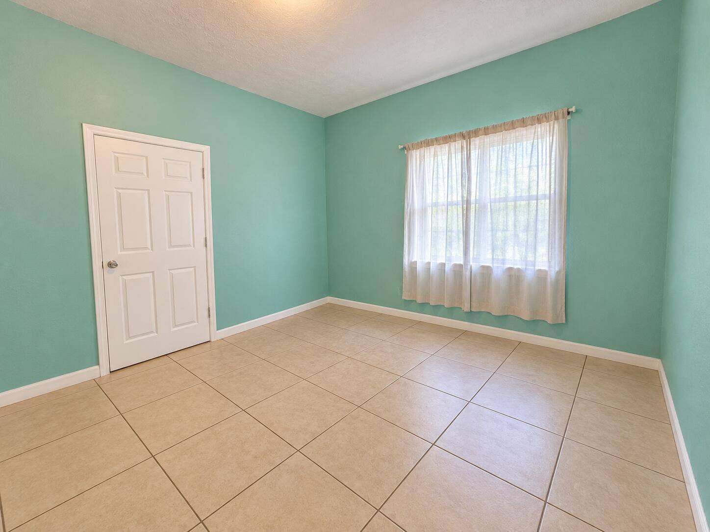 3464 ARTESIAN Drive, Lake Worth, FL 33462 Enclosed Florida room back room