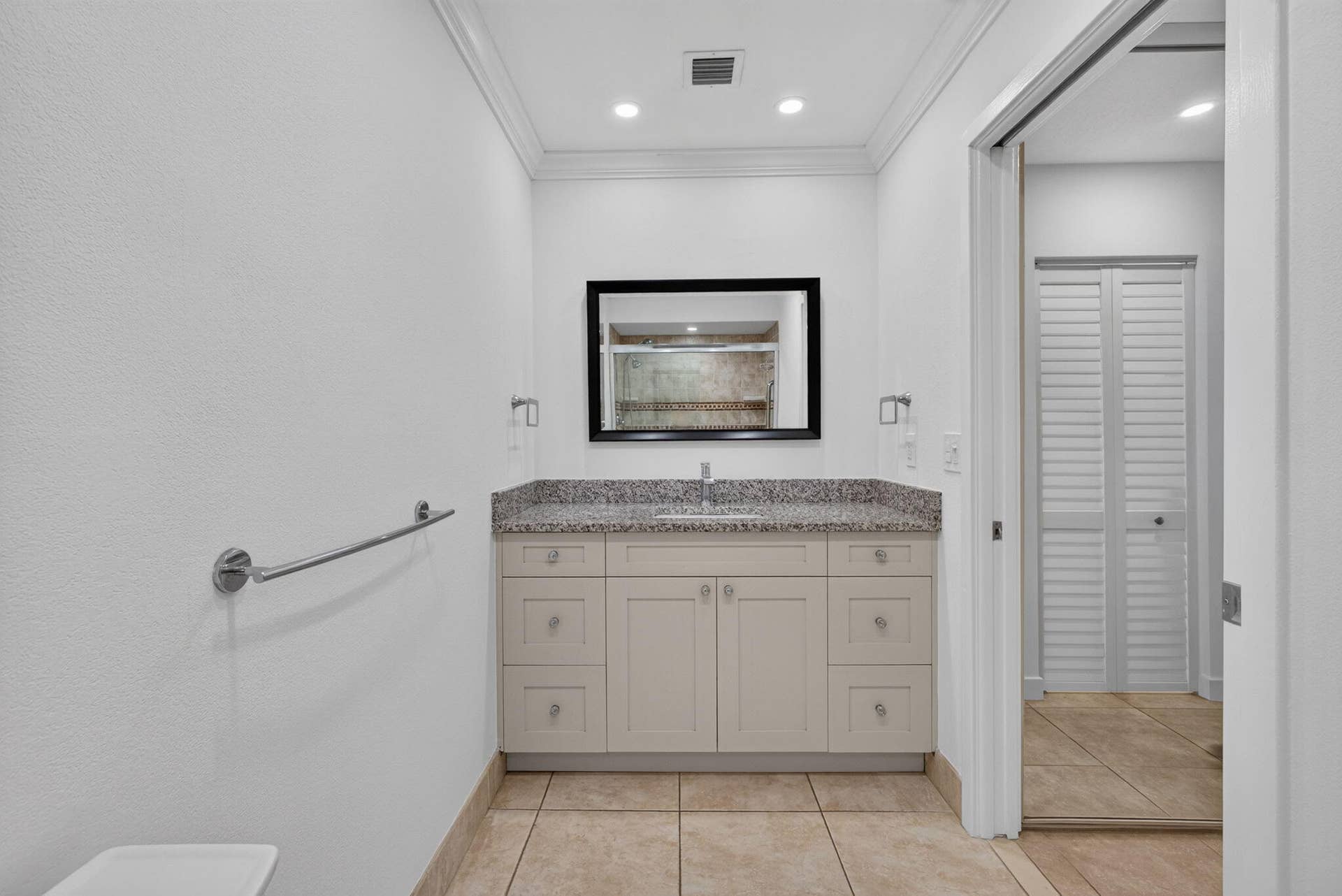 13 - Bedroom closet access