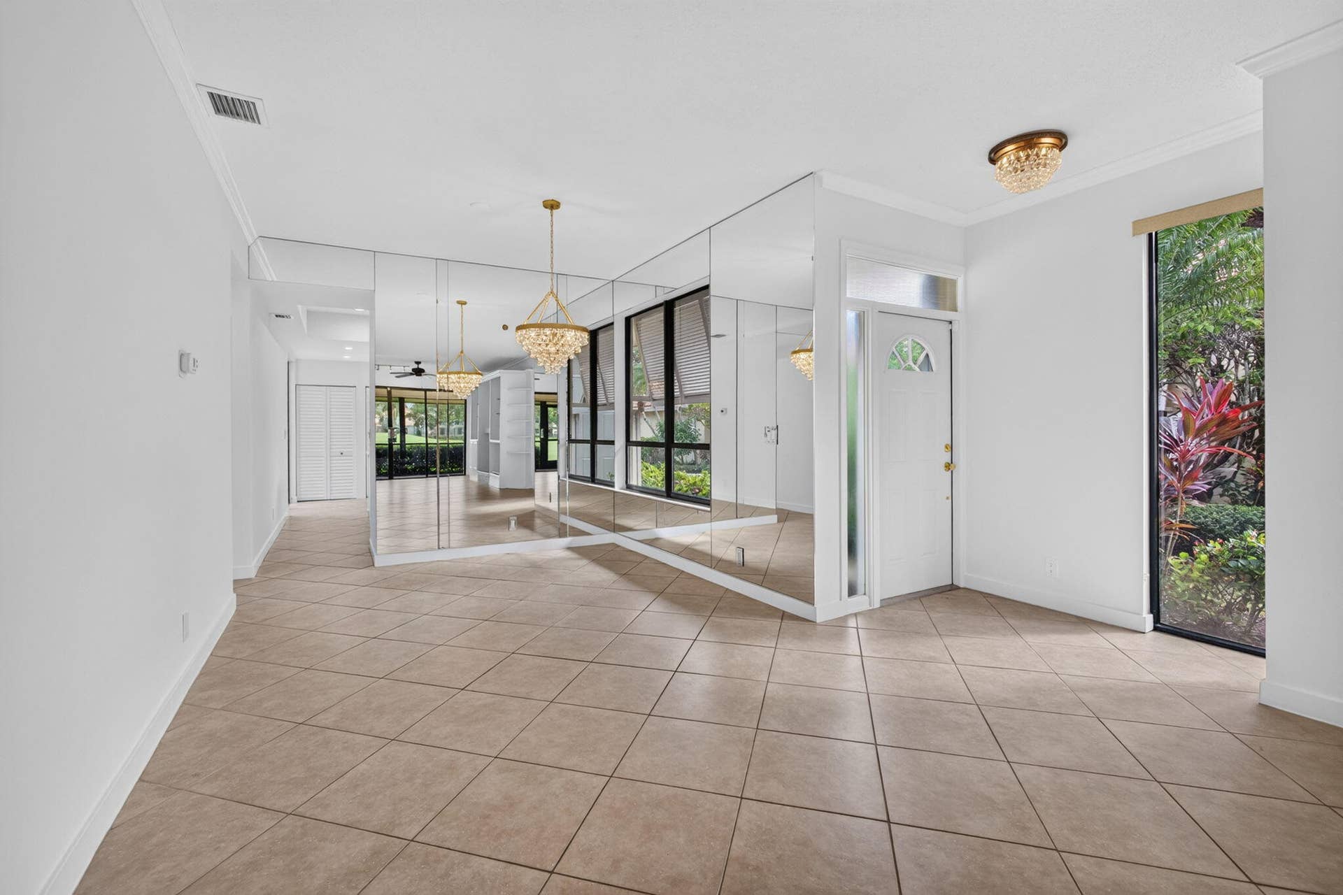 03 - Private courtyard