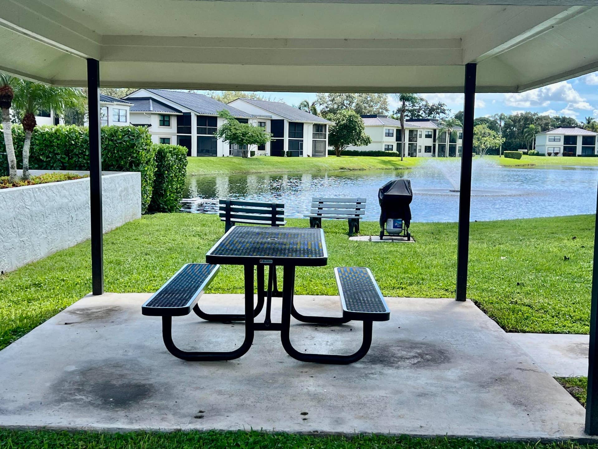 6944 BRIARLAKE Circle, #201, Palm Beach Gardens, FL 33418 Barbecue area