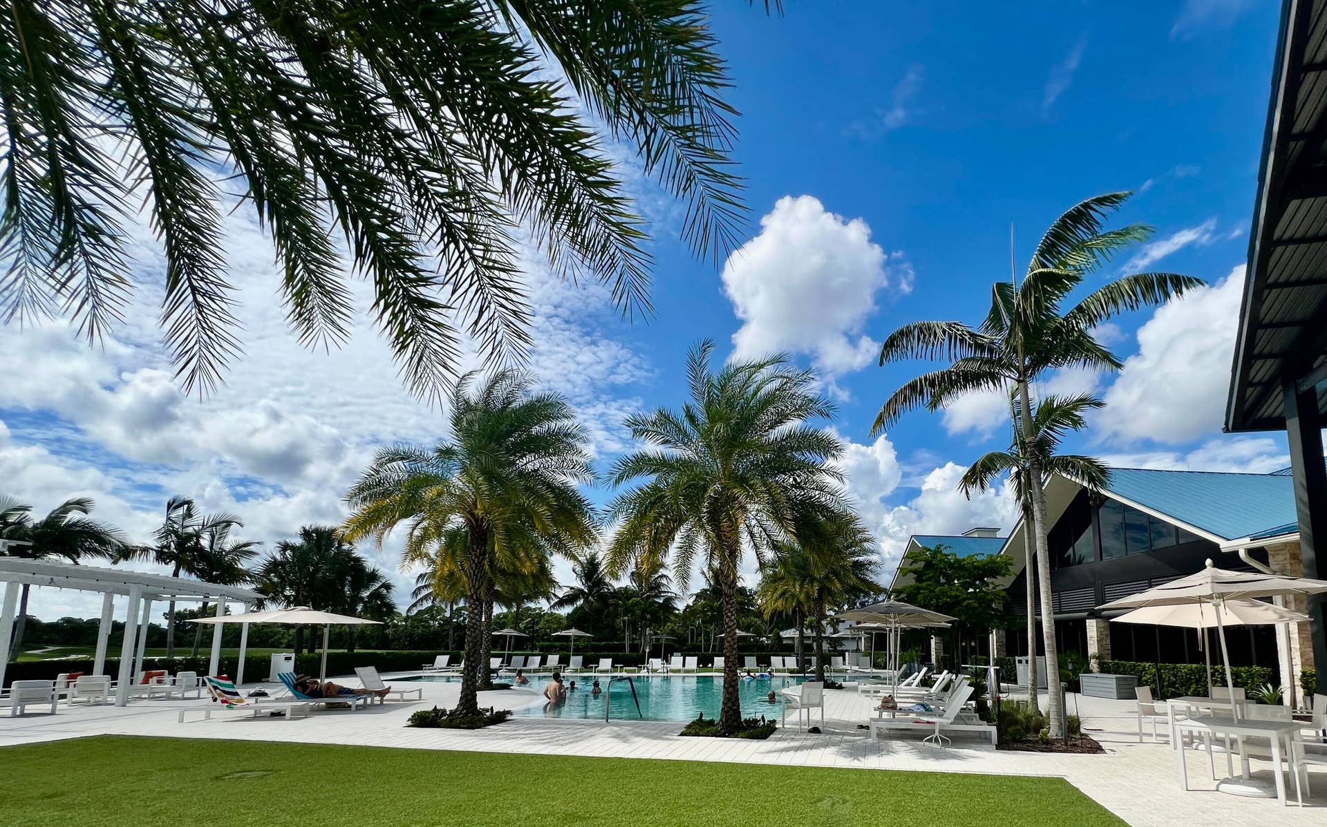 6944 BRIARLAKE Circle, #201, Palm Beach Gardens, FL 33418 This is paradise!