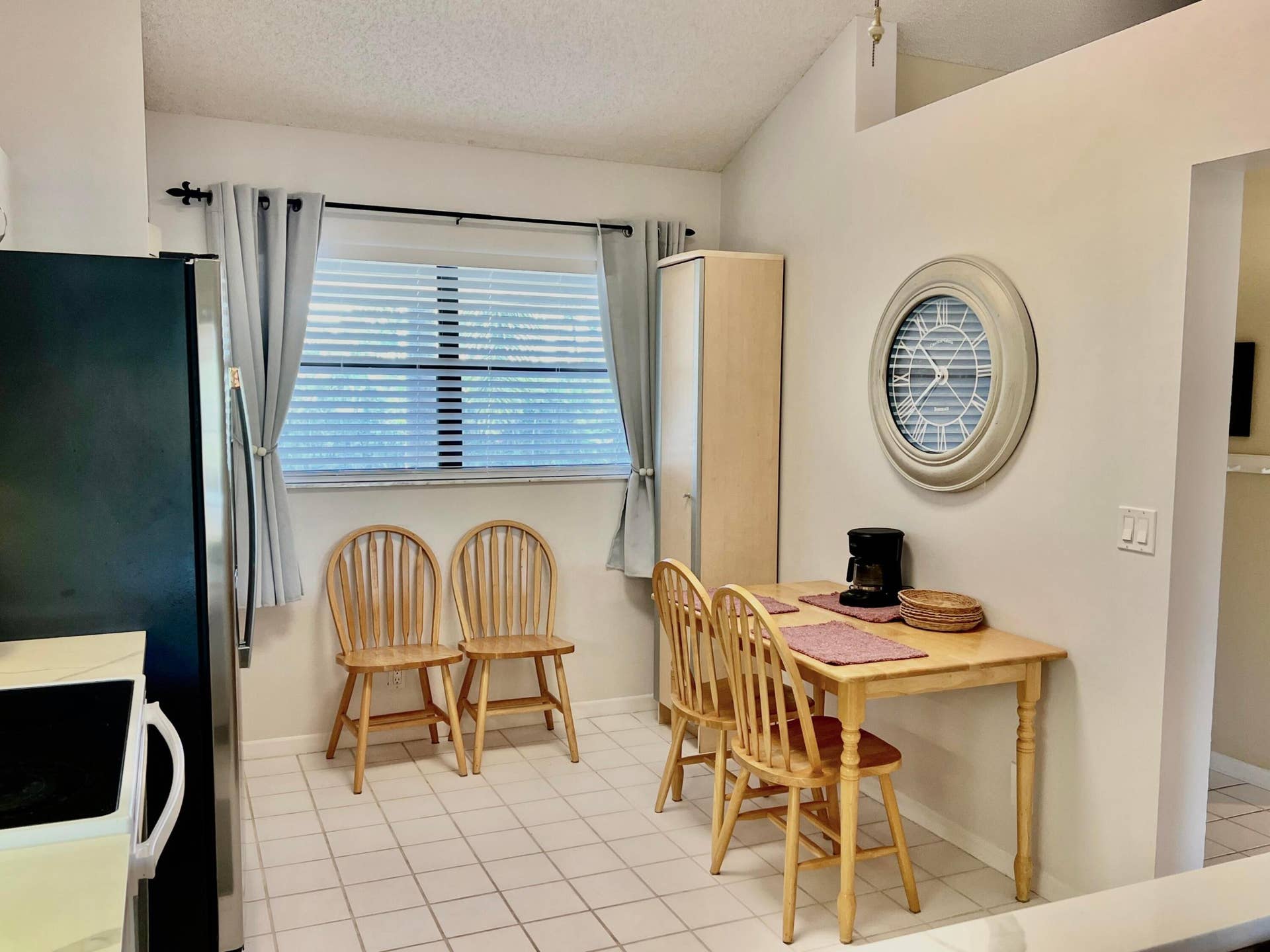 6944 BRIARLAKE Circle, #201, Palm Beach Gardens, FL 33418 Eat in the kitchen