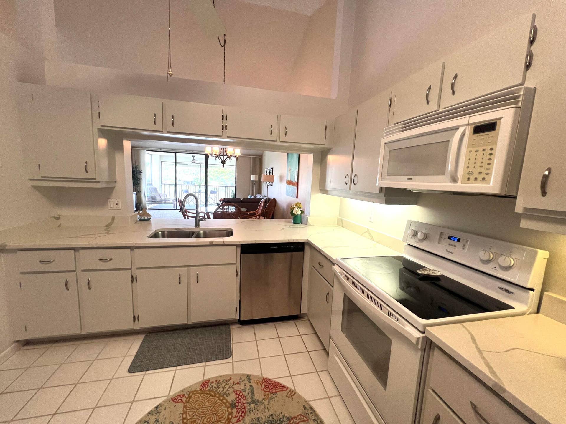 6944 BRIARLAKE Circle, #201, Palm Beach Gardens, FL 33418 Serve through the opening