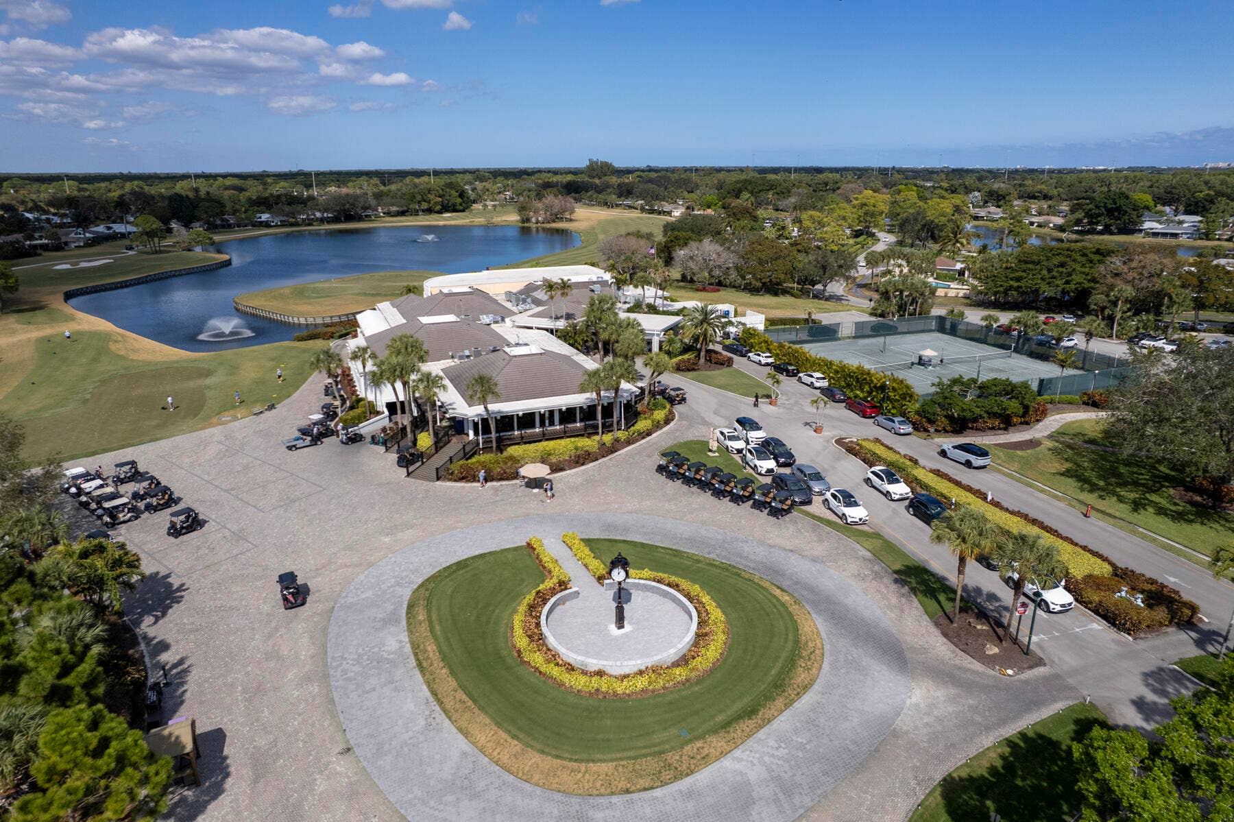 6944 BRIARLAKE Circle, #201, Palm Beach Gardens, FL 33418 Your choice - play golf or tennis:ipckle