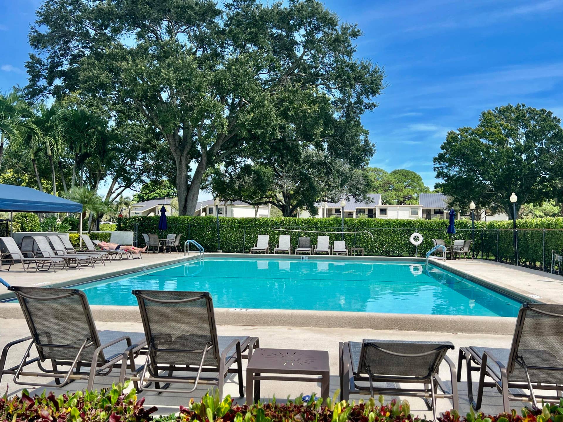 6944 BRIARLAKE Circle, #201, Palm Beach Gardens, FL 33418 Community pool