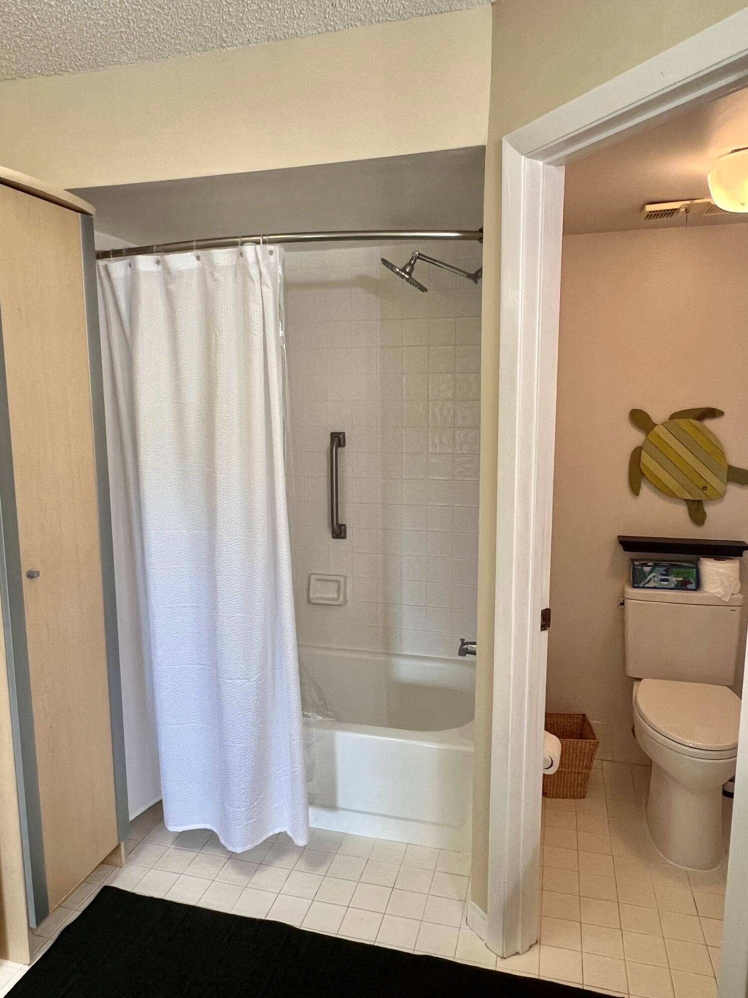 6944 BRIARLAKE Circle, #201, Palm Beach Gardens, FL 33418 Master Bathroom