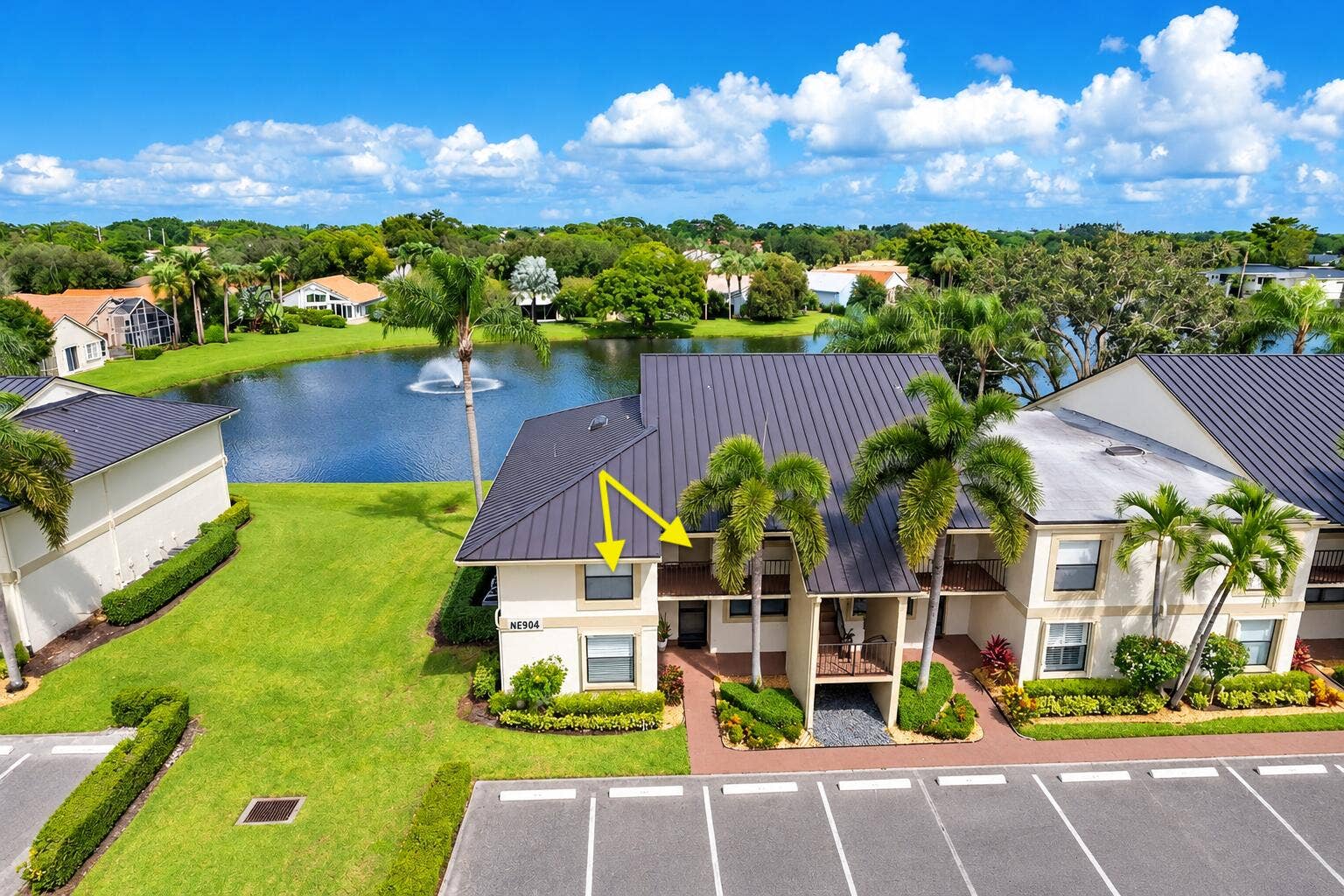 6944 BRIARLAKE Circle, #201, Palm Beach Gardens, FL 33418 Front : Entrance