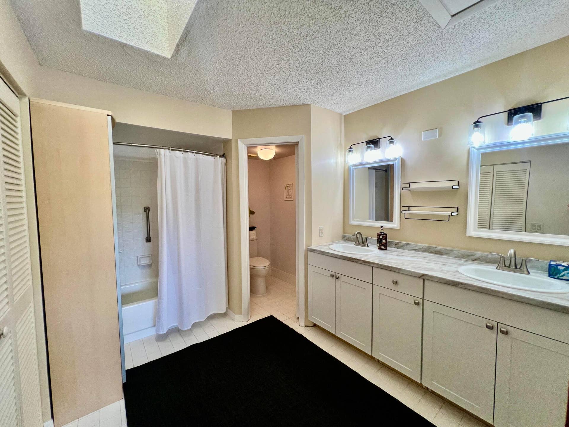6944 BRIARLAKE Circle, #201, Palm Beach Gardens, FL 33418 Ma Bathroom with new vanity