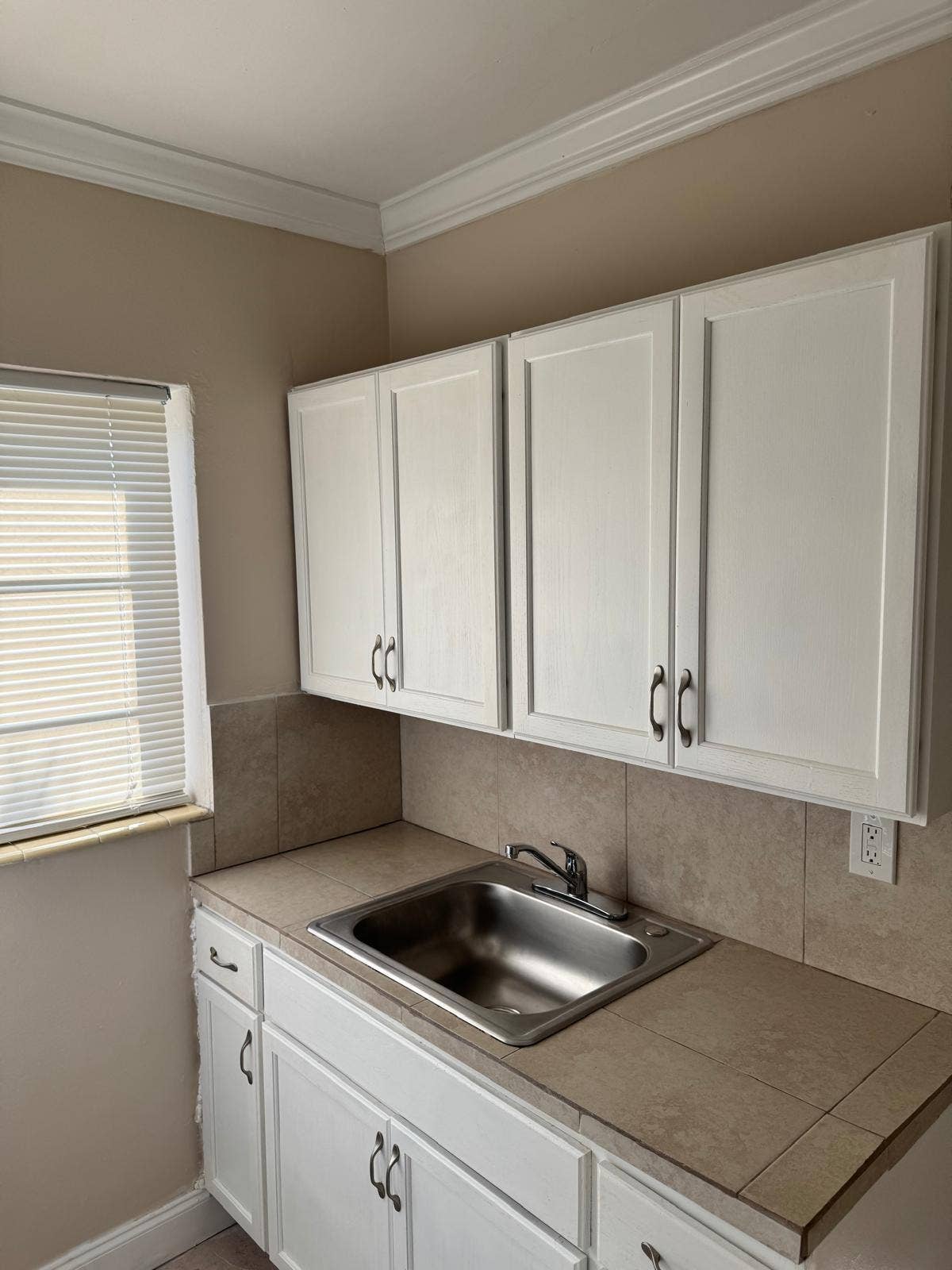 830 80TH Street, #6, Miami Beach, Miami Beach, FL 33141 30b9ca87-0fcc-4e3b-8e06-5588848c2139