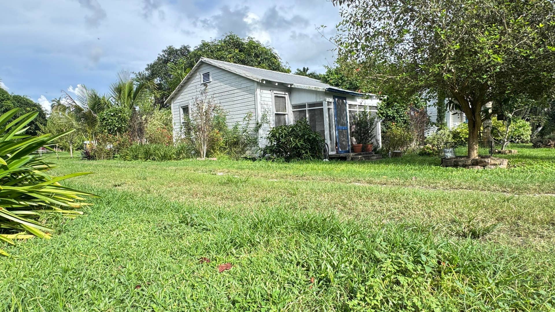 1977 E Main Street, Pahokee, FL 33476 D9D692AD-A283-4944-9F46-96A0841378A1