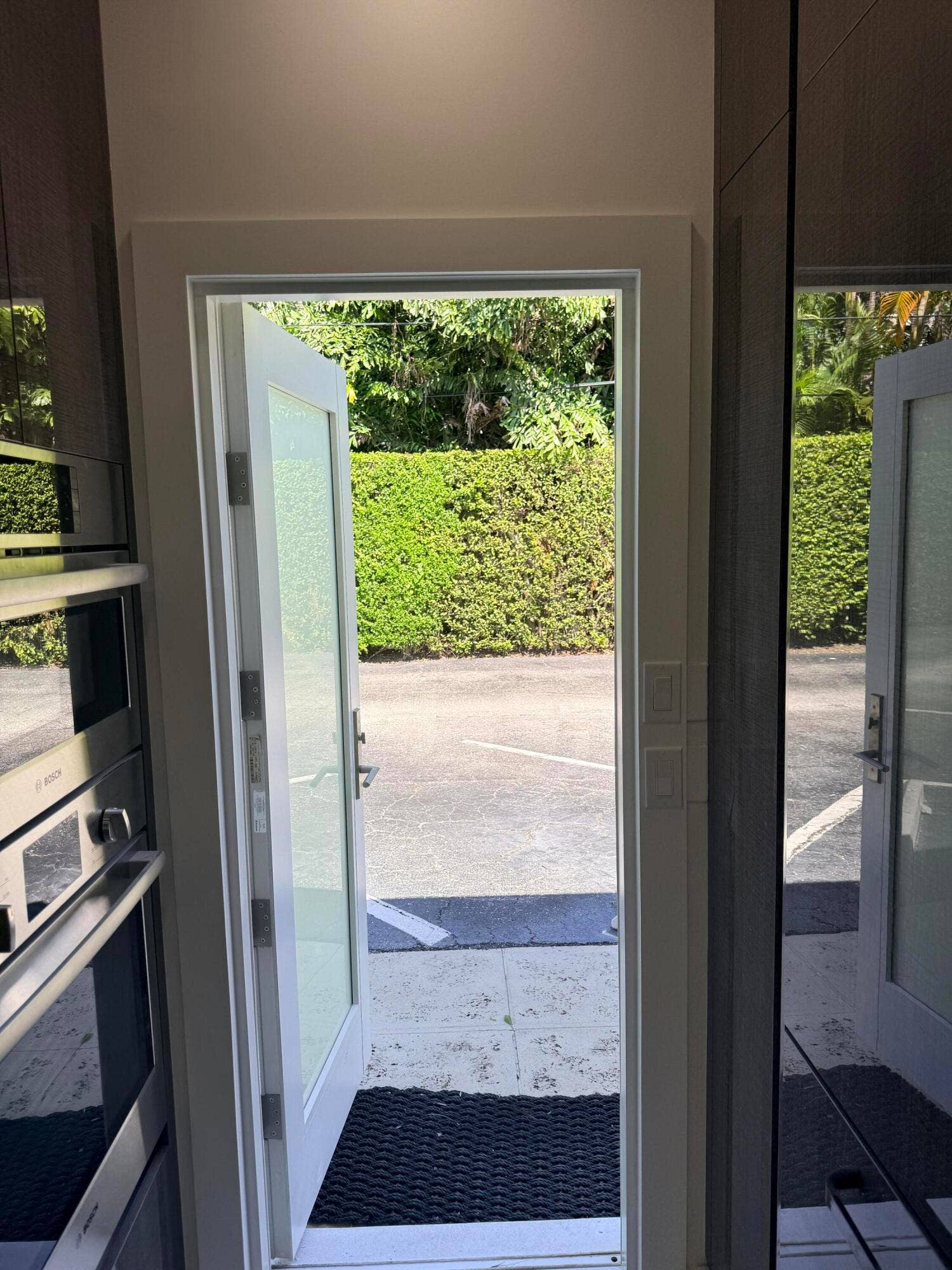 225 EVERGLADE Avenue, #Villa 5, Palm Beach, FL 33480 Kitchen Door onto Parking