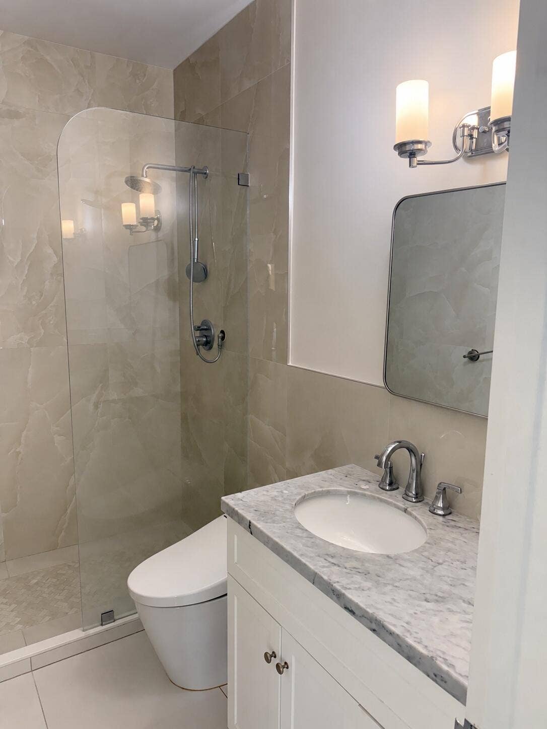 225 EVERGLADE Avenue, #Villa 5, Palm Beach, FL 33480 Full Bathroom with Walk-In-Shower