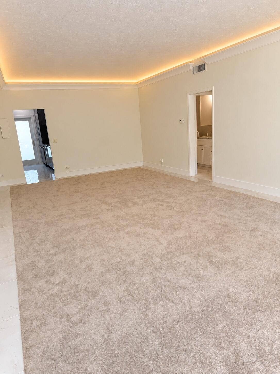 225 EVERGLADE Avenue, #Villa 5, Palm Beach, FL 33480 Unfurnished Living/Dining Area