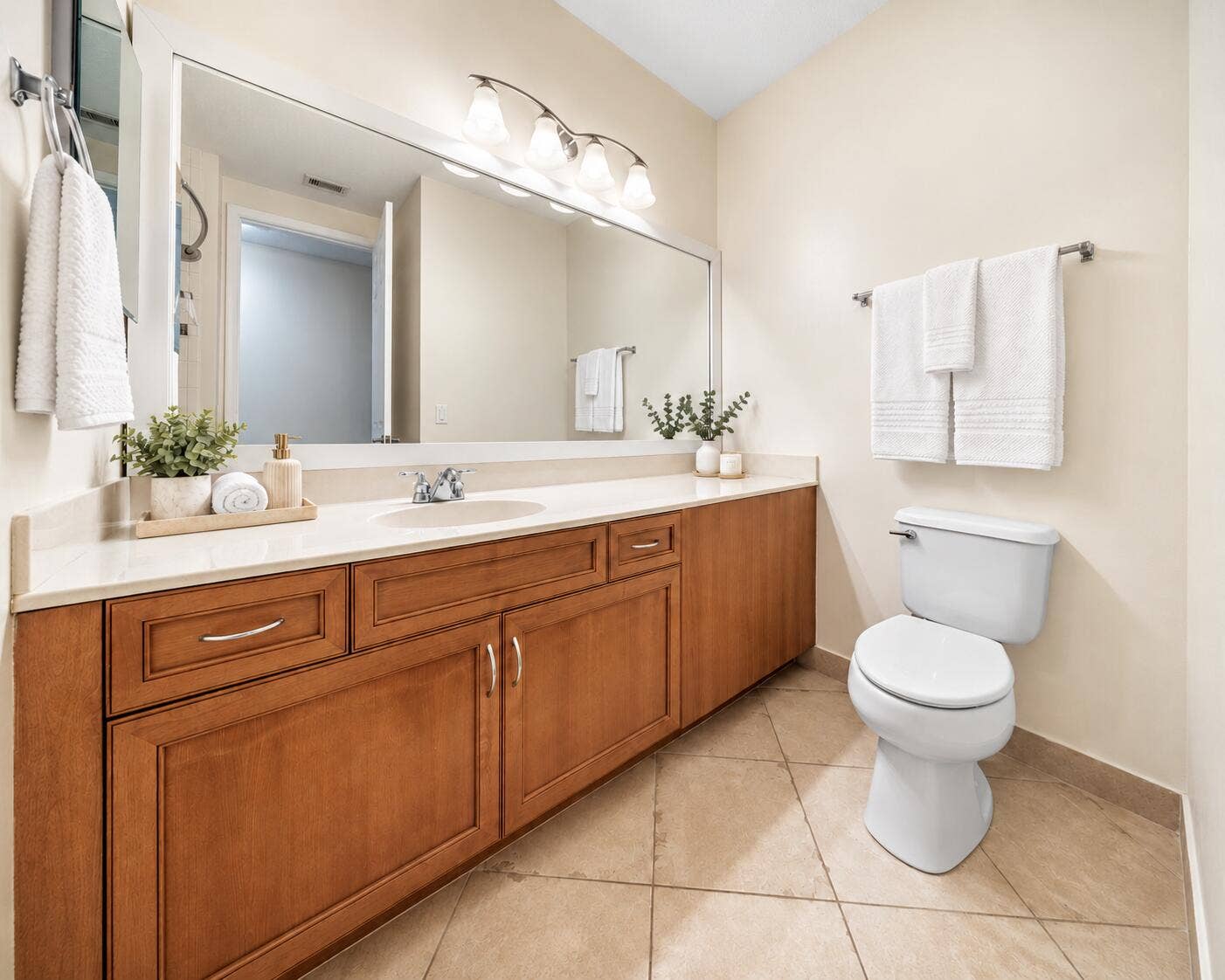 247 W Chrystie Circle, Delray Beach, FL 33484 Guest Bath 2