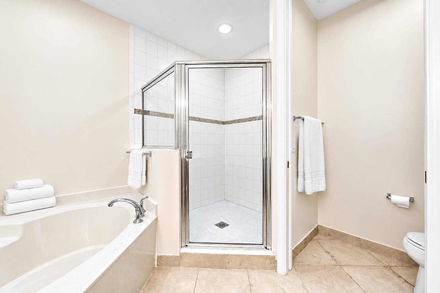 247 W Chrystie Circle, Delray Beach, FL 33484 Primary Bathroom2