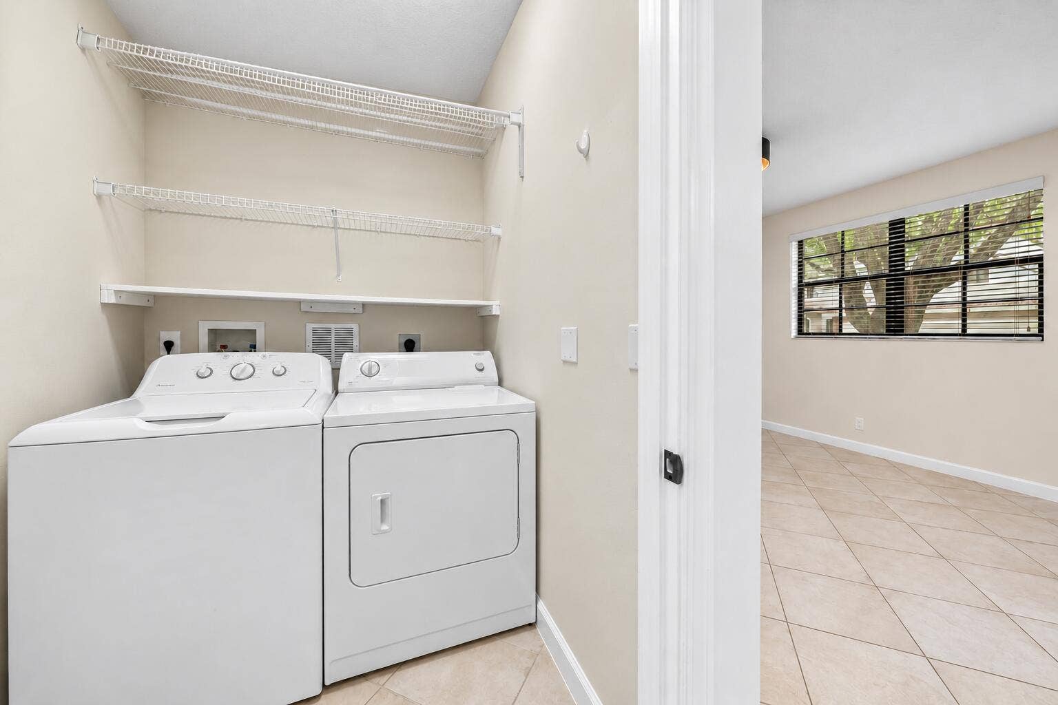247 W Chrystie Circle, Delray Beach, FL 33484 16 Indoor