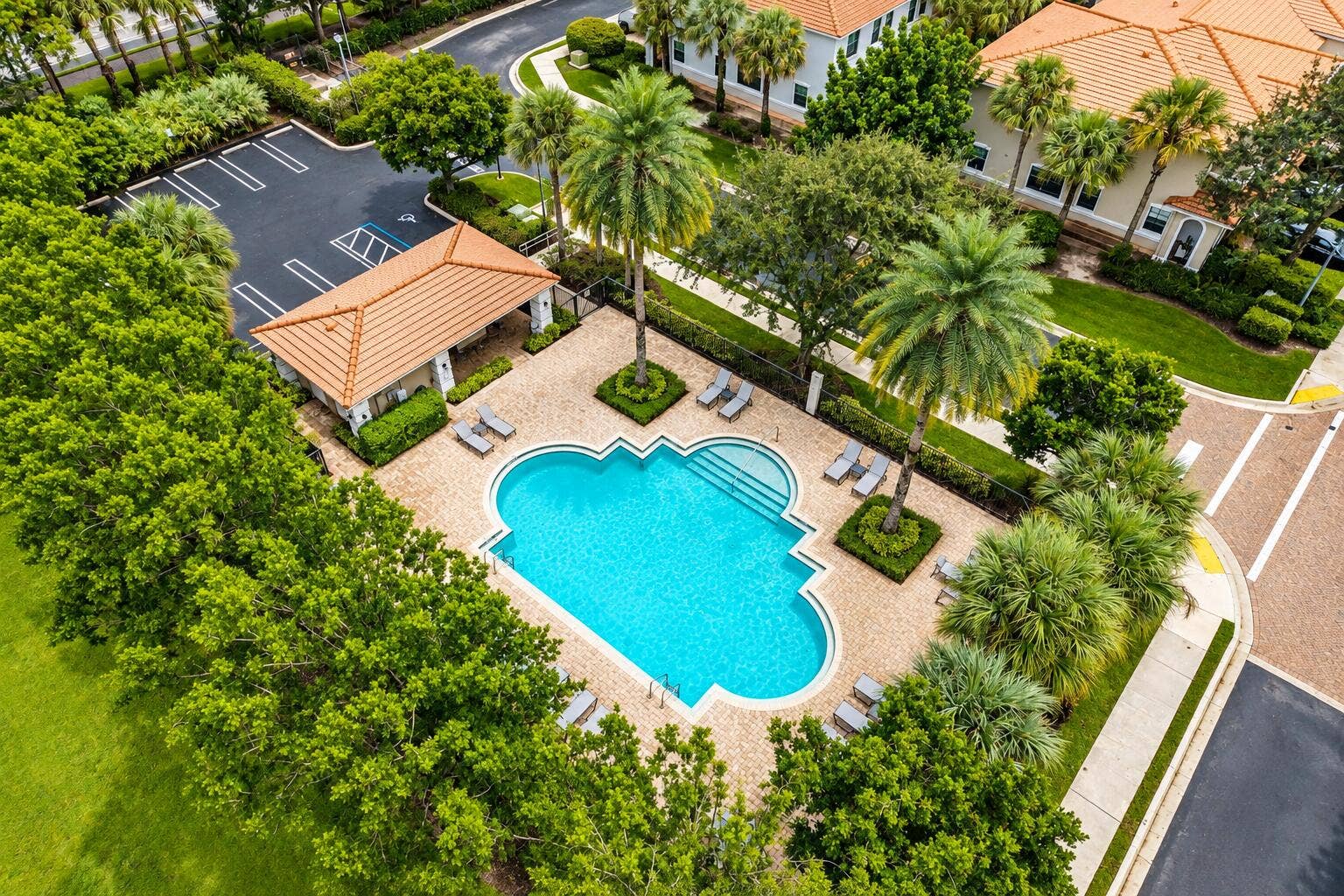 247 W Chrystie Circle, Delray Beach, FL 33484 Pool1